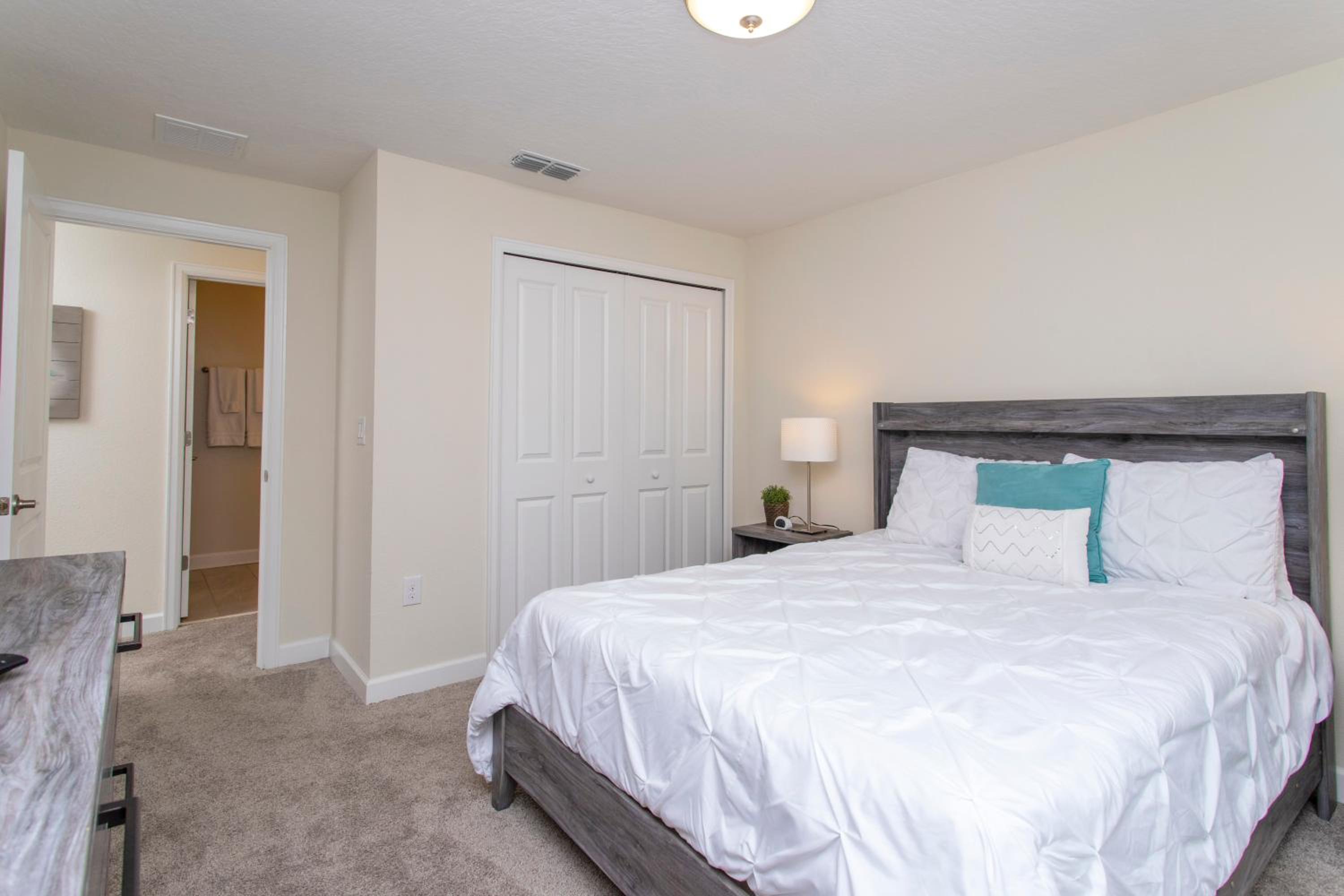 Luxurious Décor 4 Bd w/ Pool Close to Disney 4820
