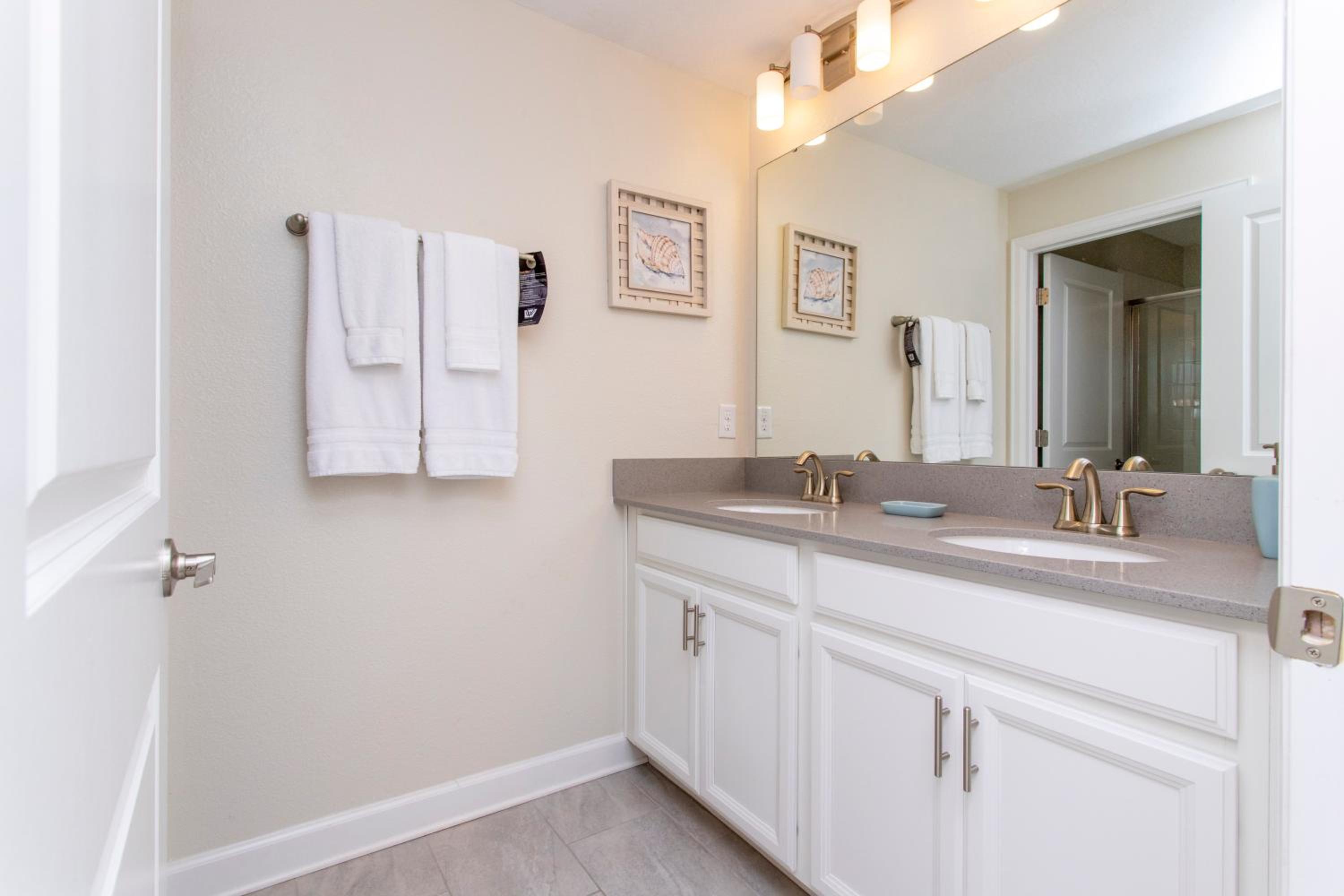 Luxurious Décor 4 Bd w/ Pool Close to Disney 4820