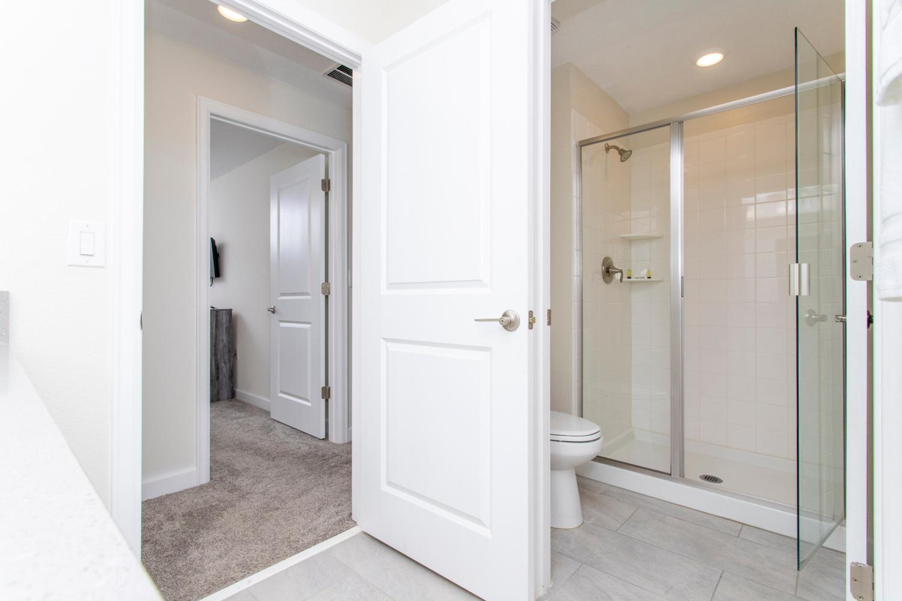 Luxurious Décor 4 Bd w/ Pool Close to Disney 4820