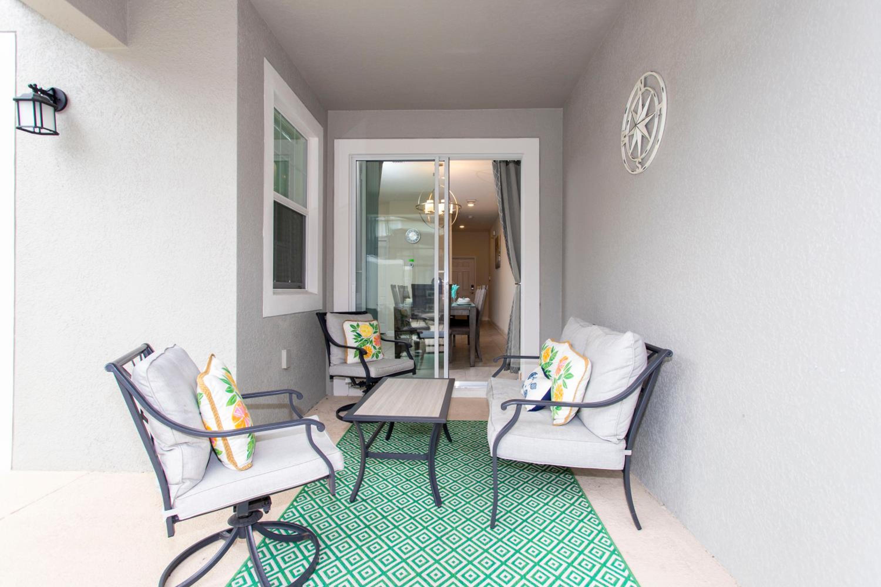 Luxurious Décor 4 Bd w/ Pool Close to Disney 4820