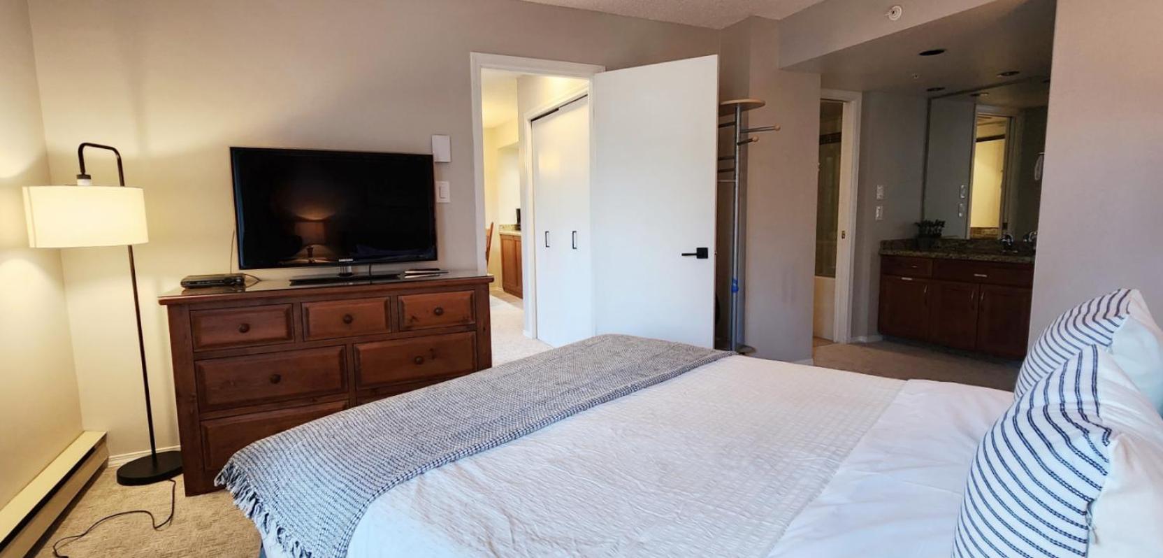 1BR in Marquise, Dog Friendly, Close to Ski Hill, Pool, Sauna, Hot Tub, Fitness Suite, AC