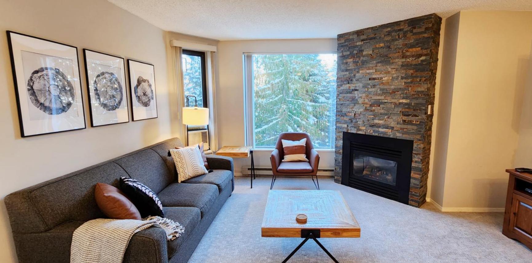 1BR in Marquise, Dog Friendly, Close to Ski Hill, Pool, Sauna, Hot Tub, Fitness Suite, AC