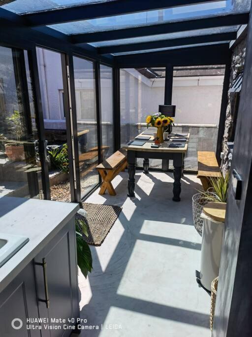 Brynglas Cottage with Hot Tub, Anglesey. view 4