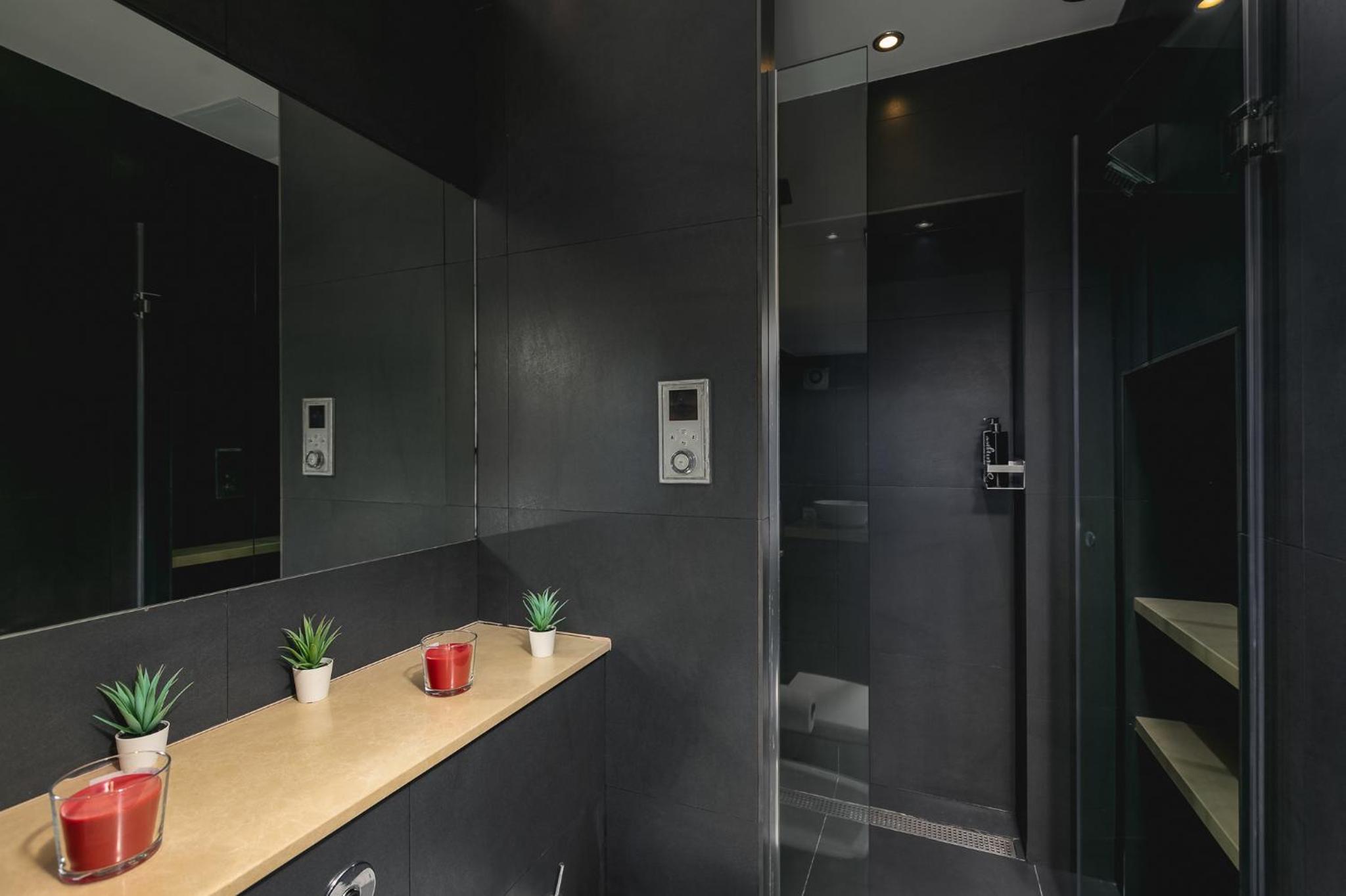 დ Luxury Chelsea Duplex - Sleeps 10 დ