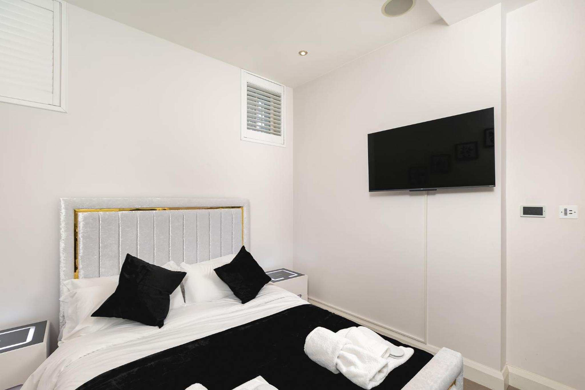 დ Luxury Chelsea Duplex - Sleeps 10 დ