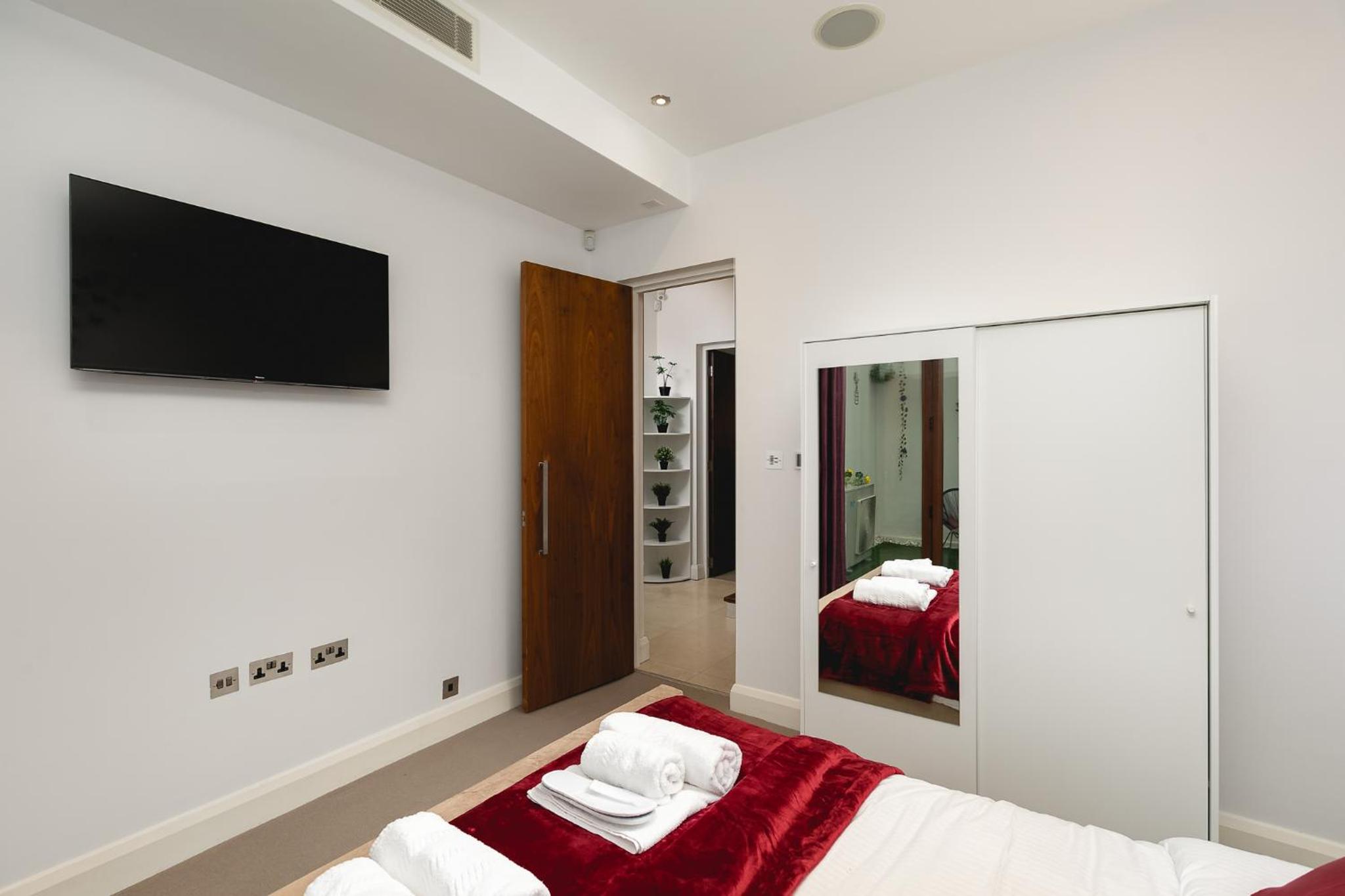 დ Luxury Chelsea Duplex - Sleeps 10 დ