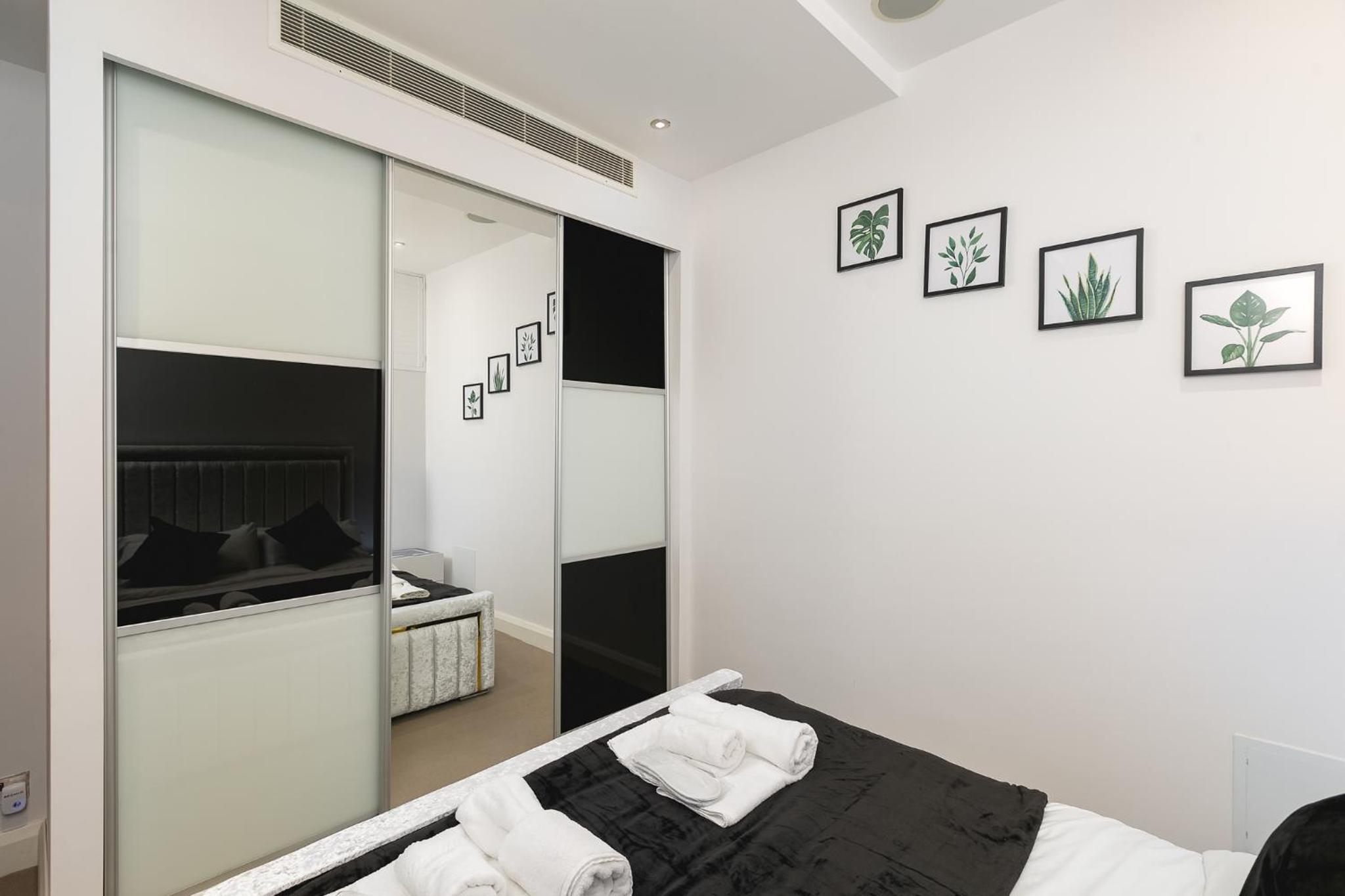 დ Luxury Chelsea Duplex - Sleeps 10 დ