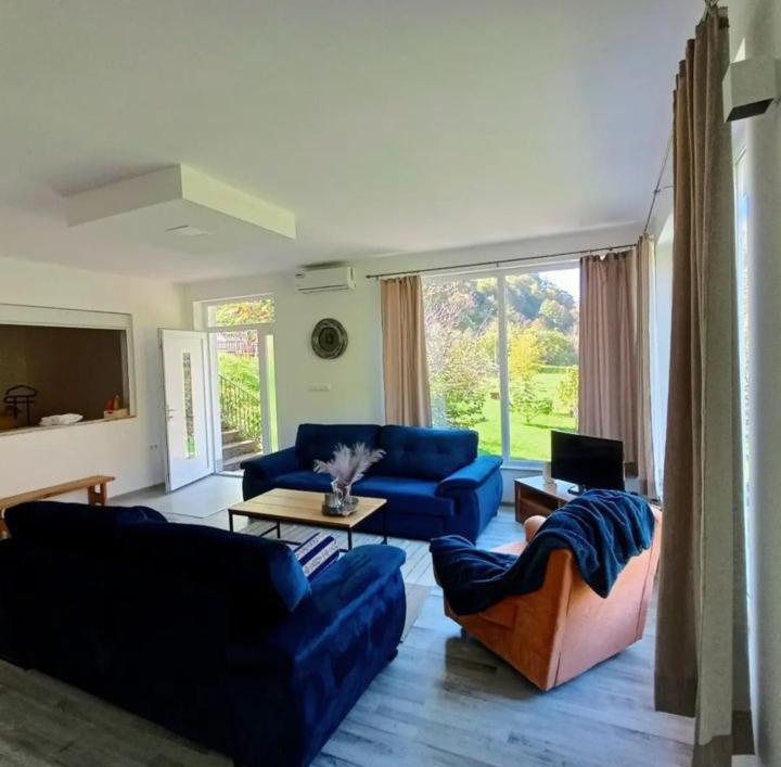 Anur Apartment