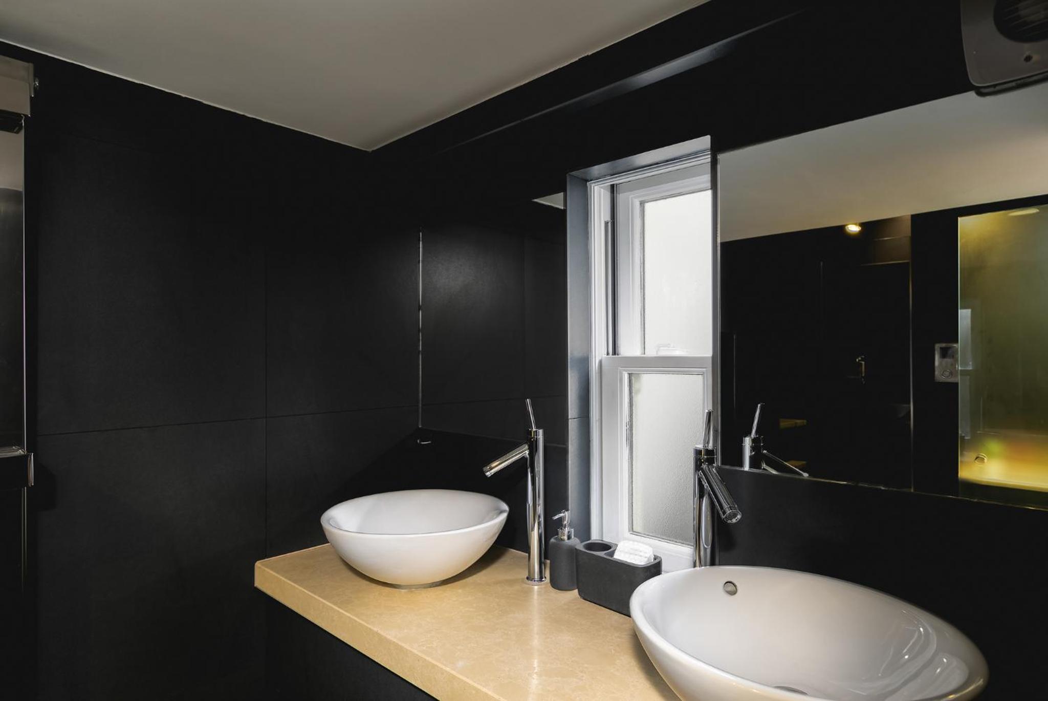 დ Luxury Chelsea Duplex - Sleeps 10 დ
