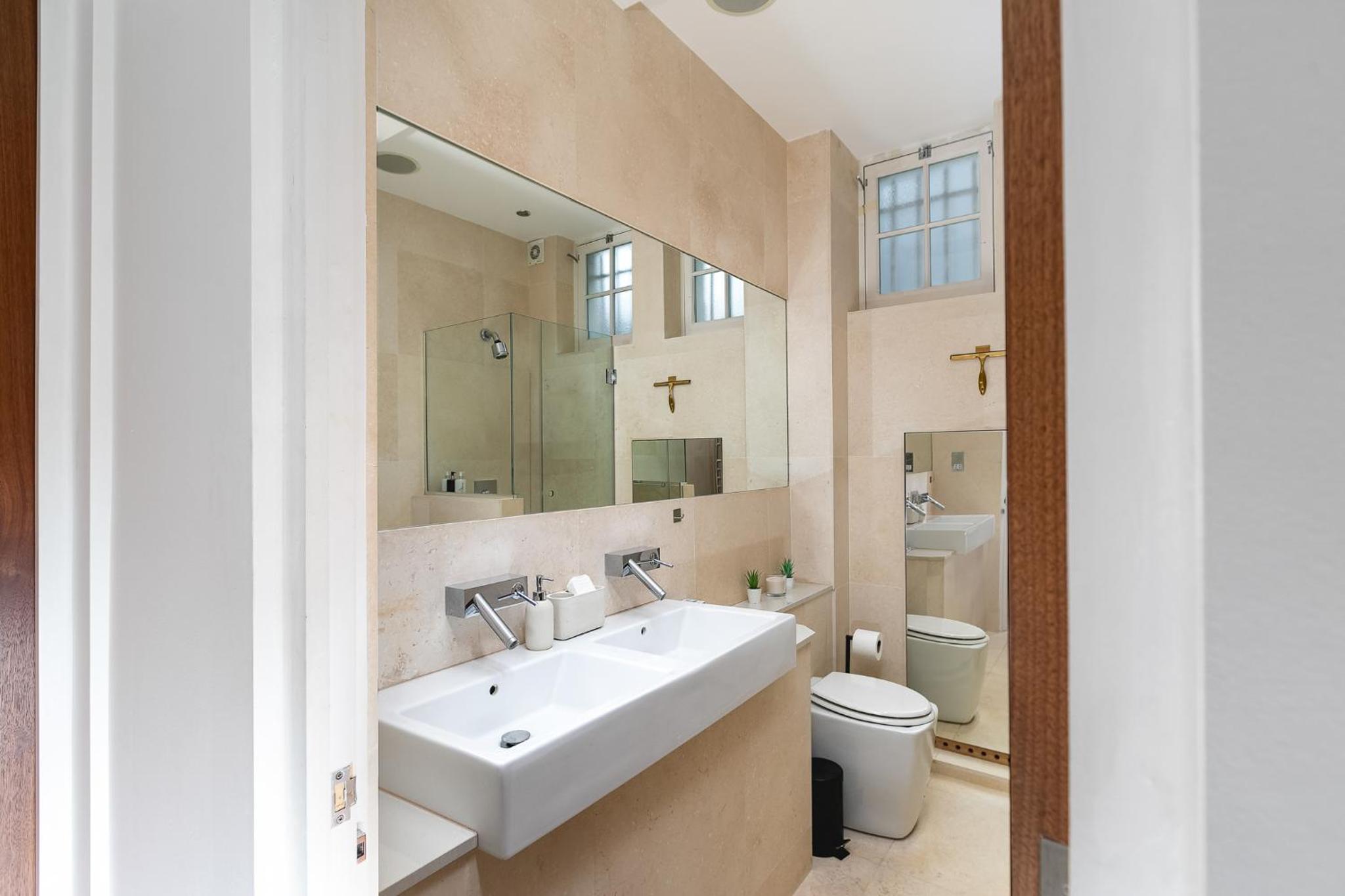 დ Luxury Chelsea Duplex - Sleeps 10 დ