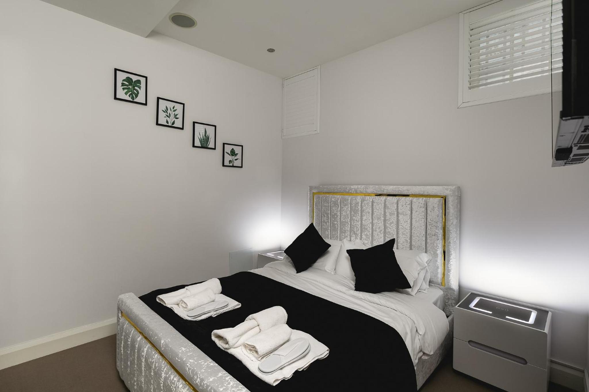 დ Luxury Chelsea Duplex - Sleeps 10 დ
