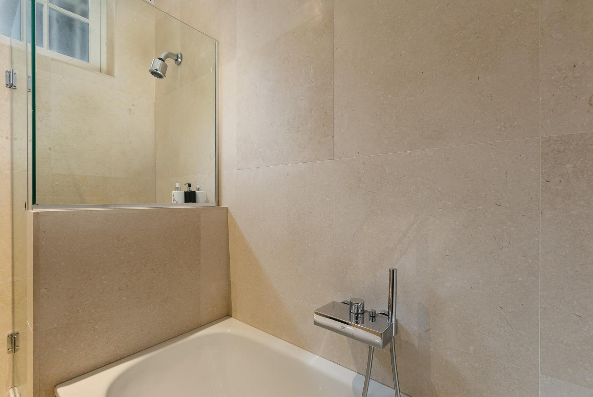 დ Luxury Chelsea Duplex - Sleeps 10 დ