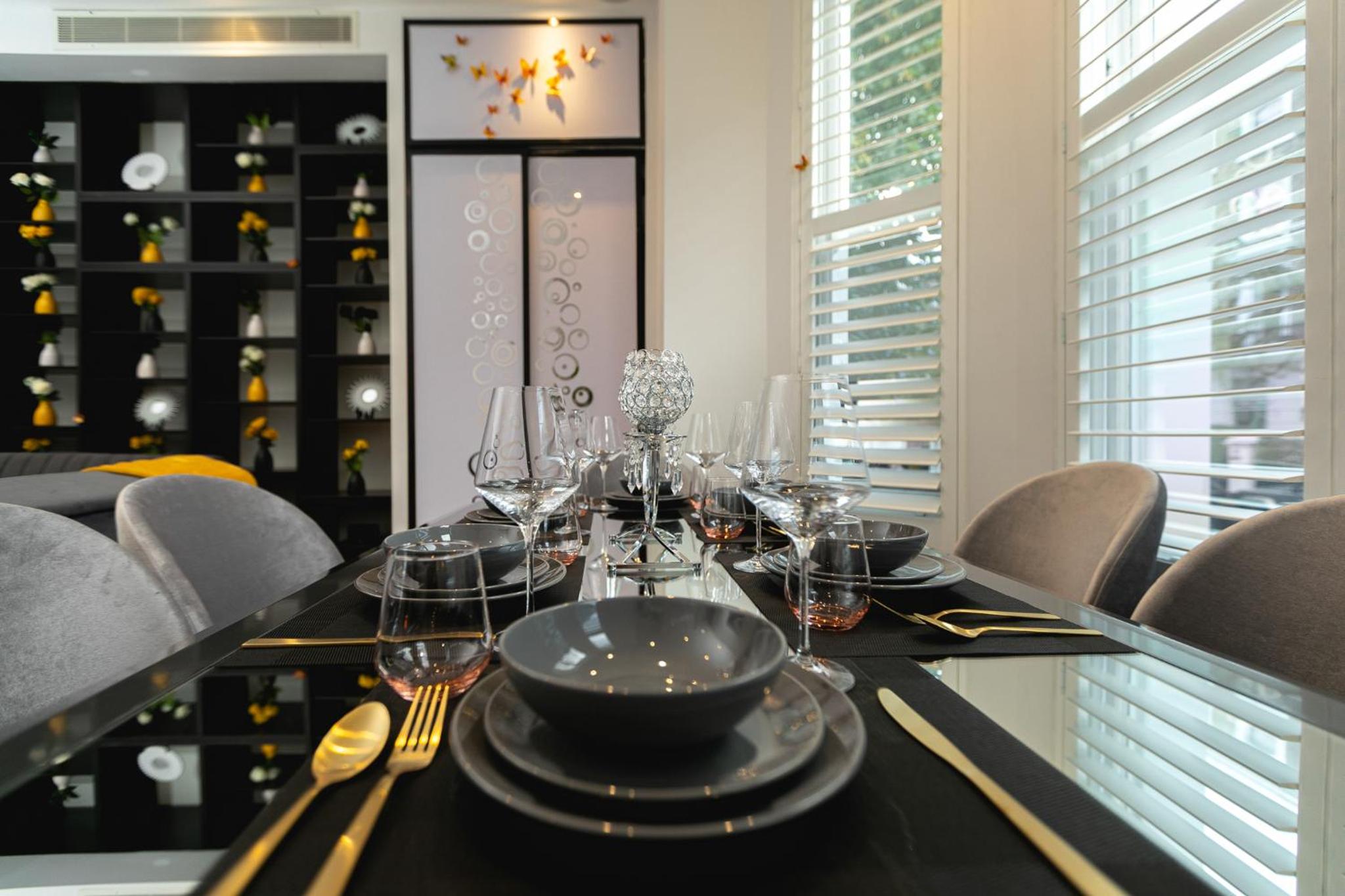 დ Luxury Chelsea Duplex - Sleeps 10 დ