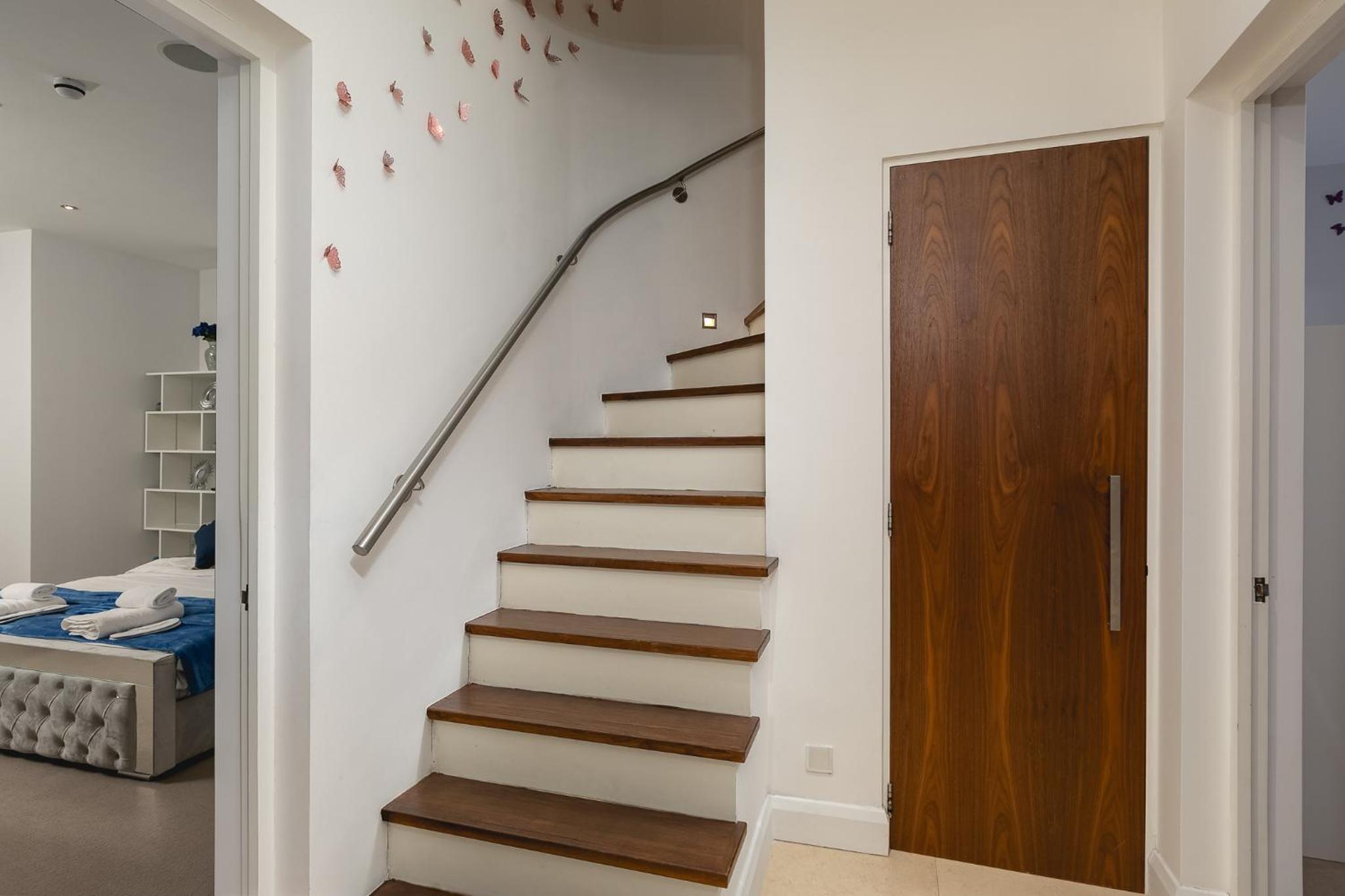 დ Luxury Chelsea Duplex - Sleeps 10 დ