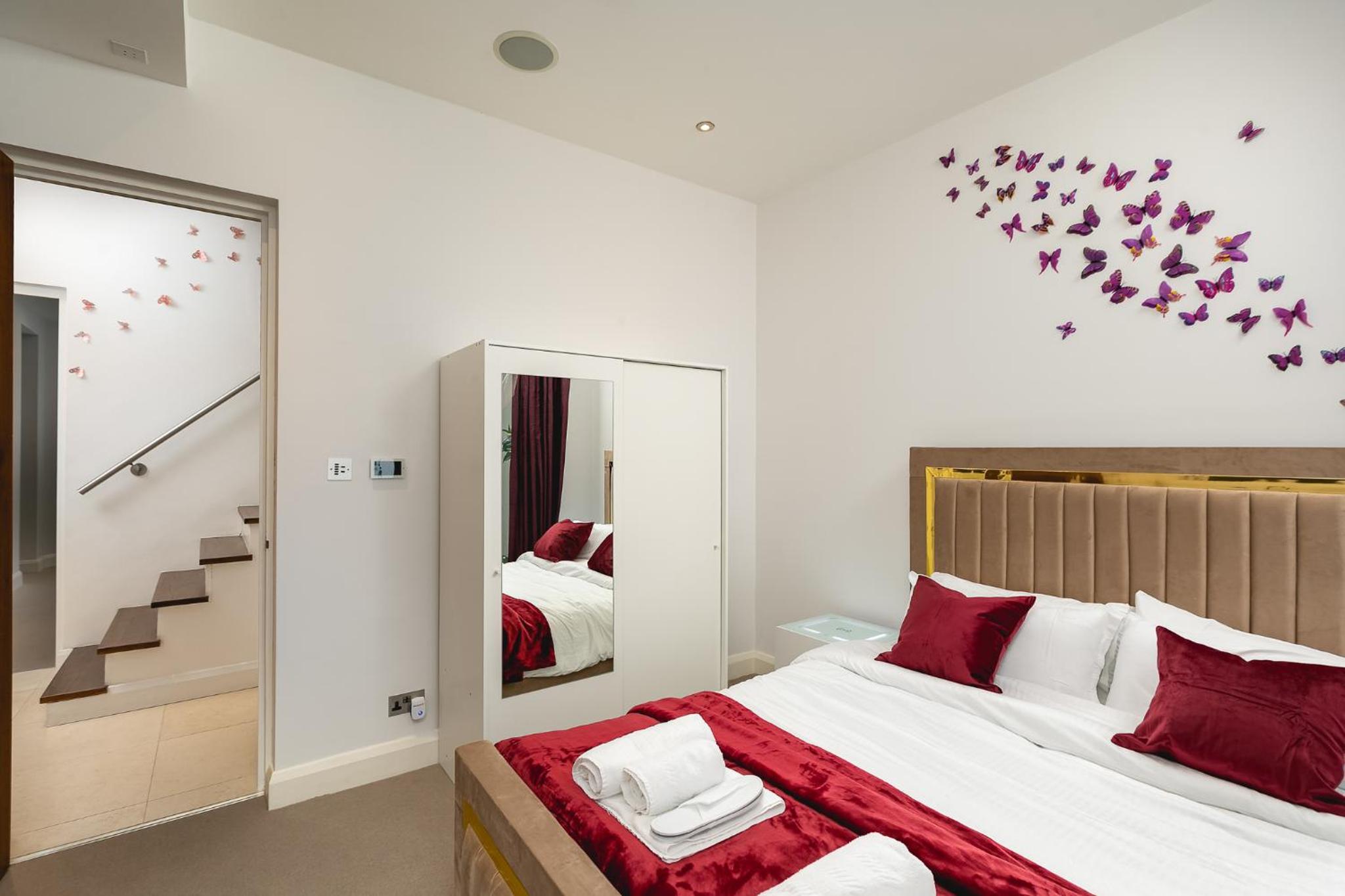 დ Luxury Chelsea Duplex - Sleeps 10 დ