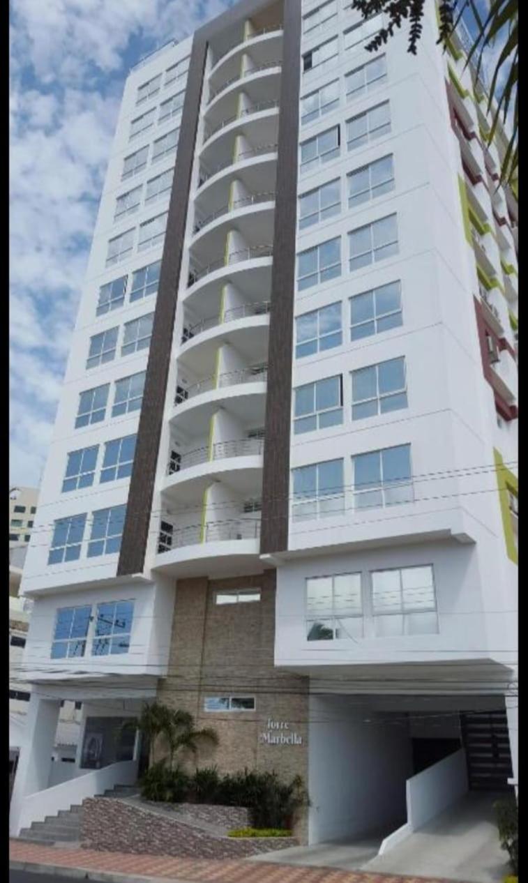 Jade Aparts Salinas