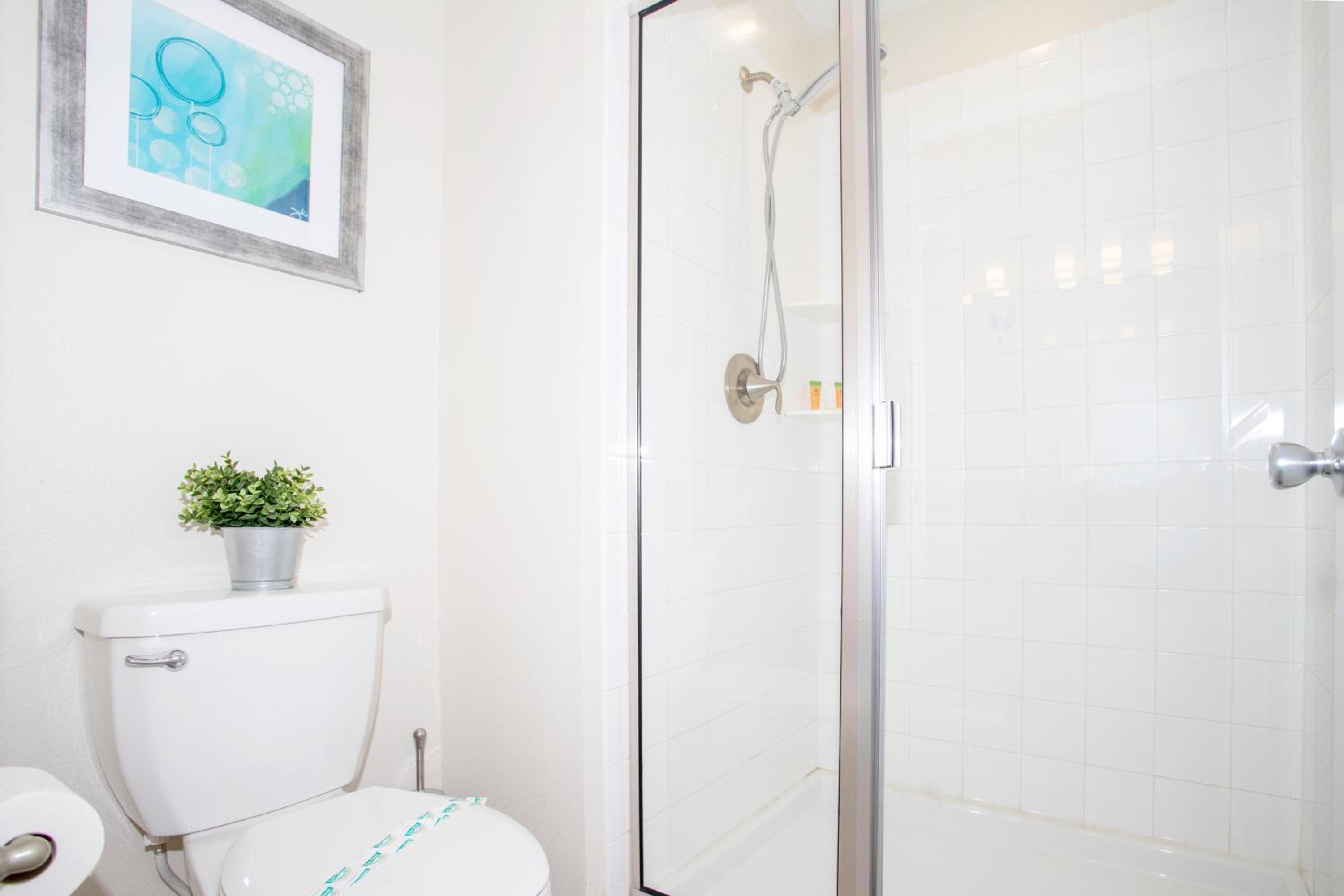 Ravishing Four Bd w/ Pool Close to Disney 4947