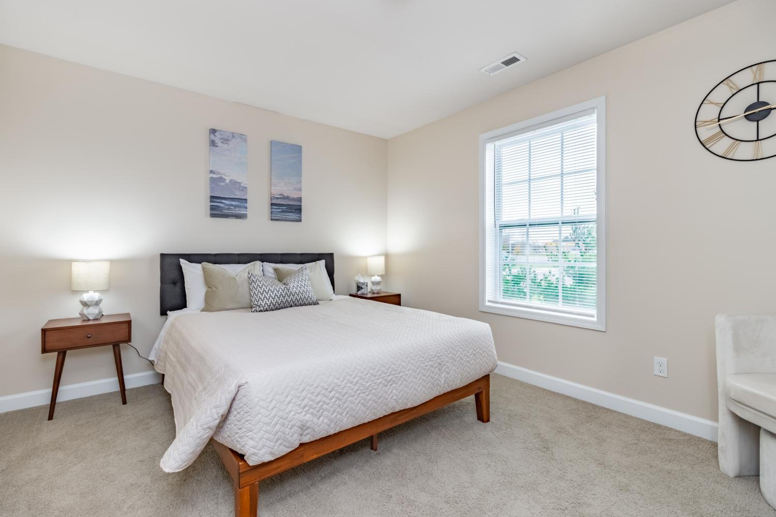 Peoria Vacations - ConTemporary Stay in Central Peoria - Property Image 4