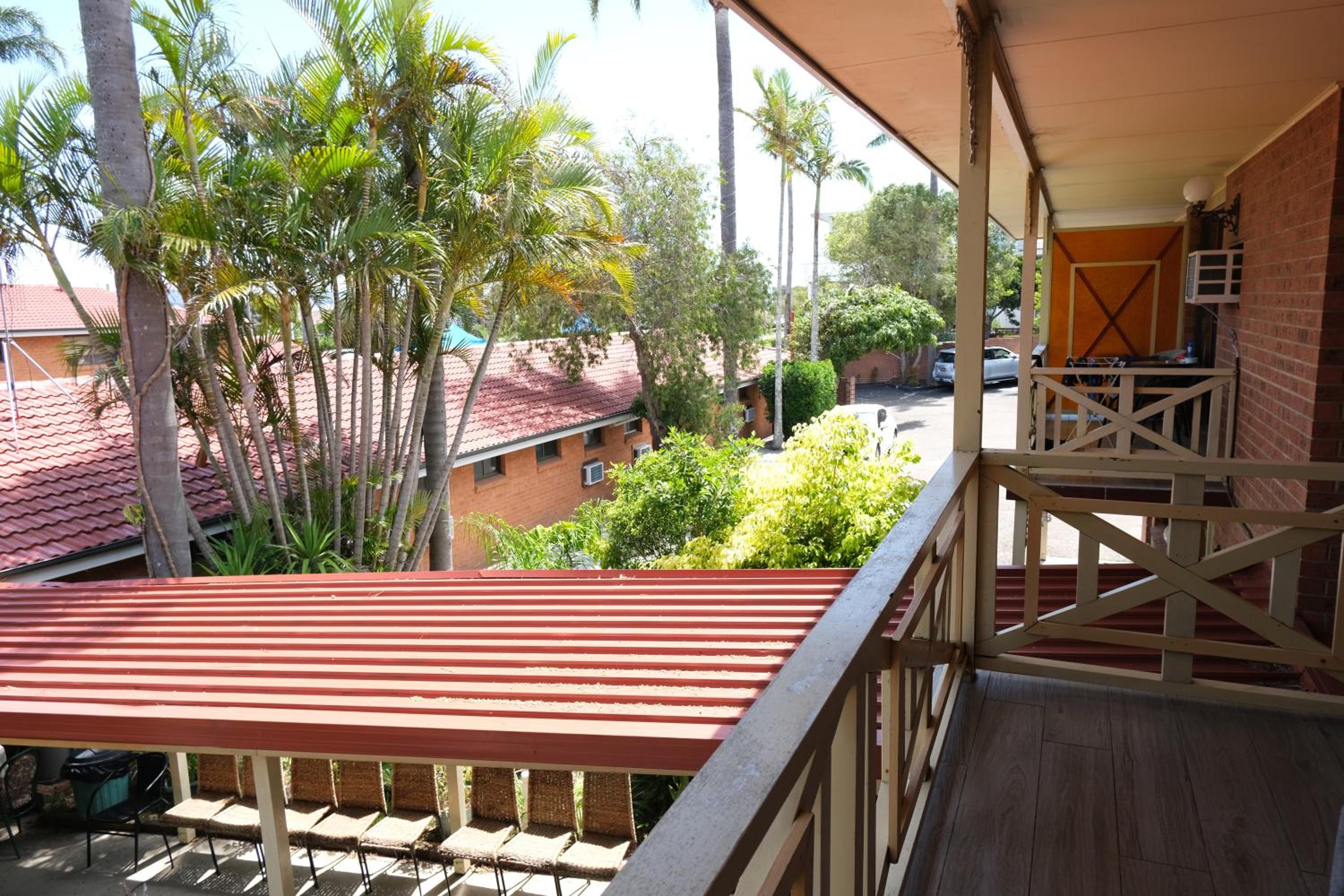 Sapphire Palms Motel