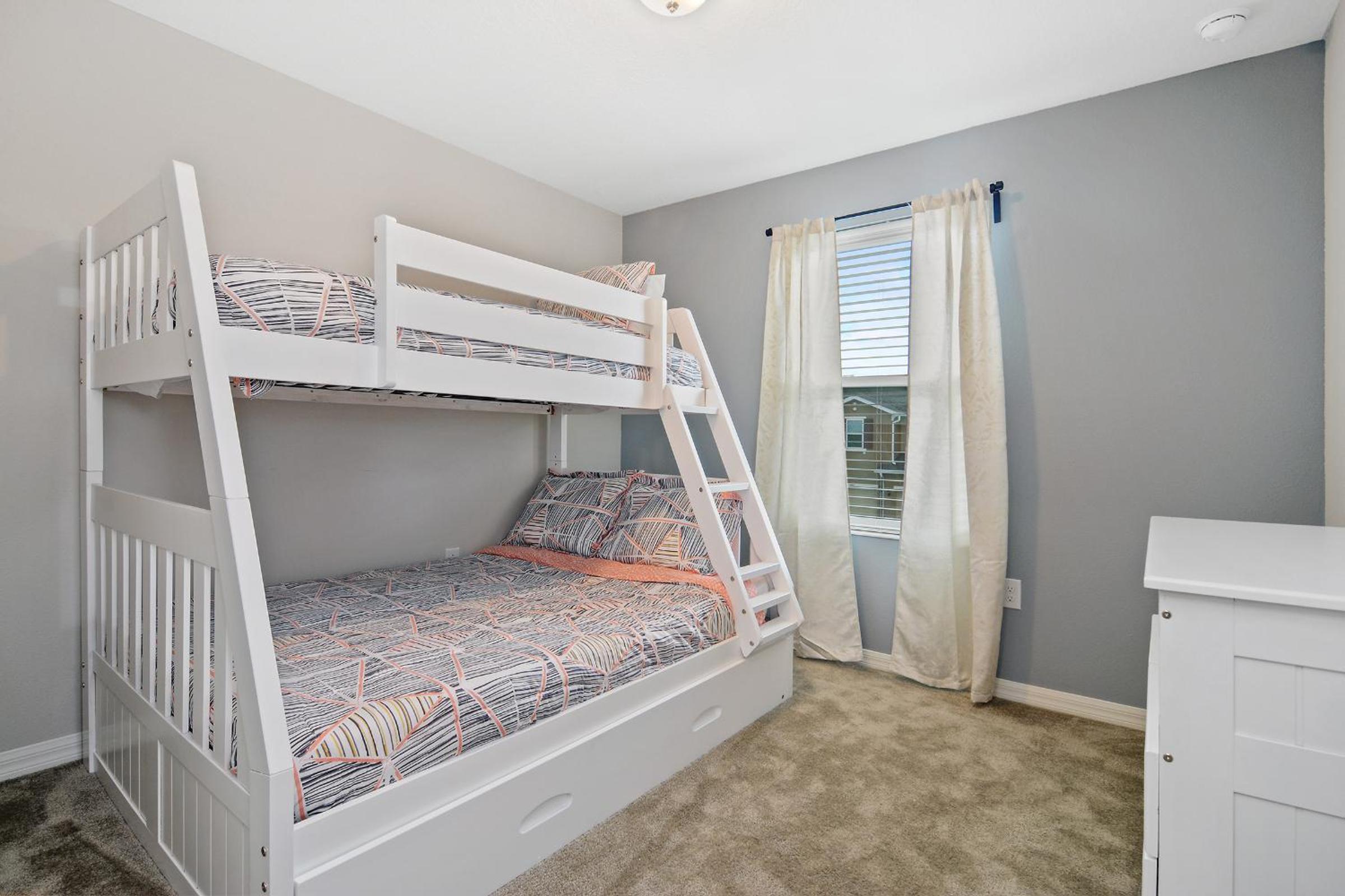Family Friendly Four Bedrooms 5145