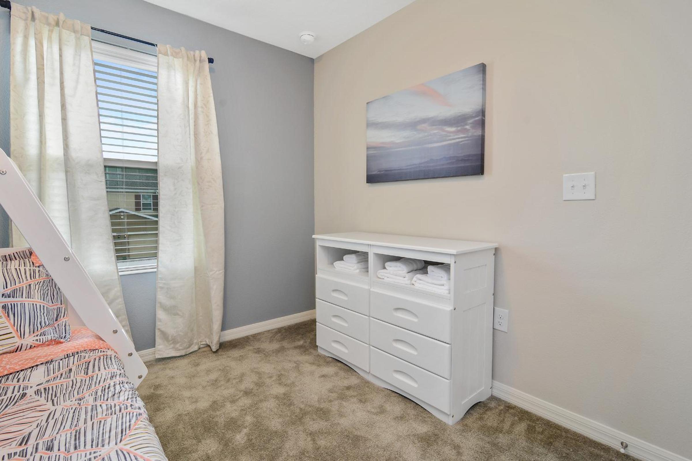 Family Friendly Four Bedrooms 5145