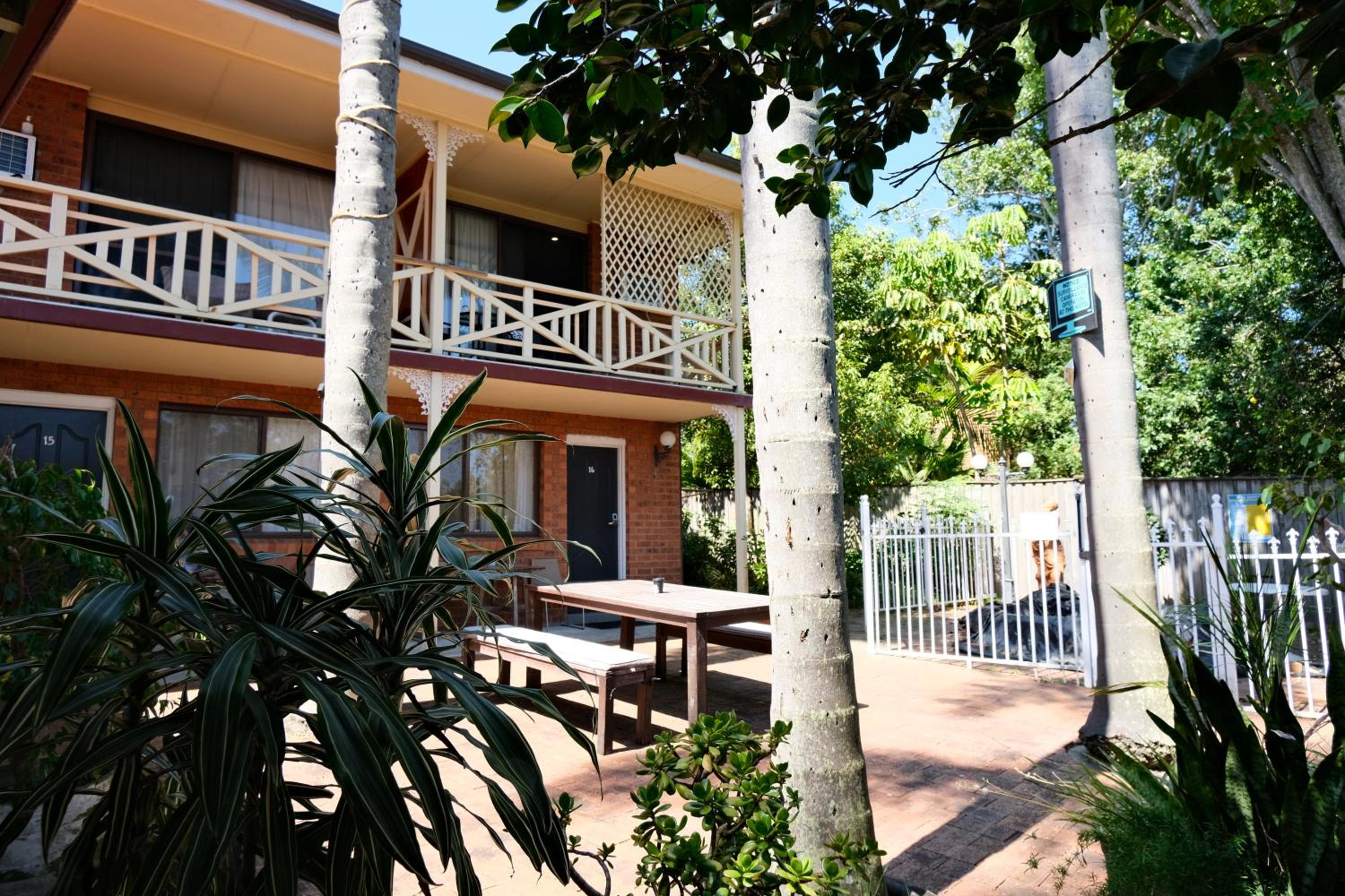 Sapphire Palms Motel