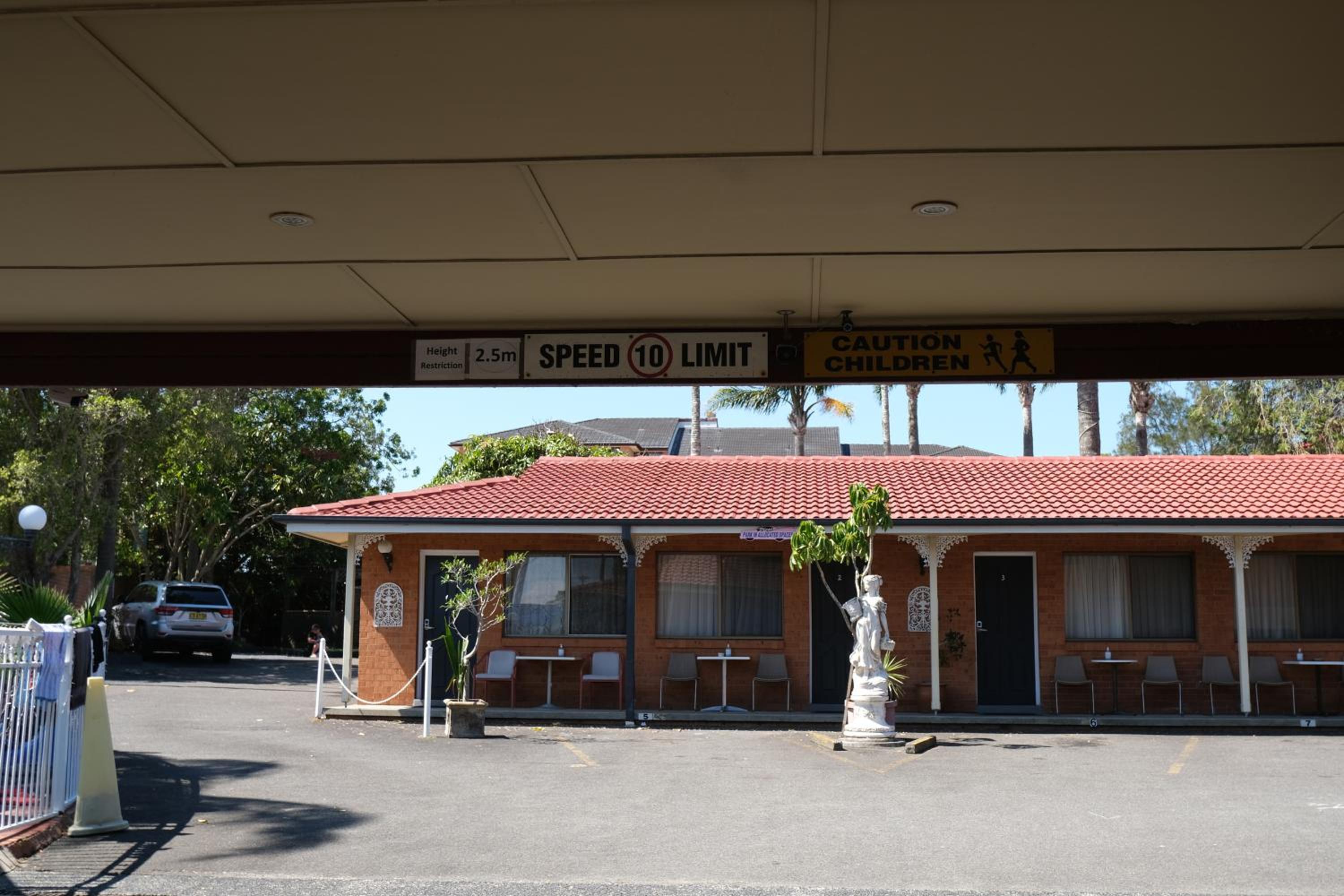 Sapphire Palms Motel