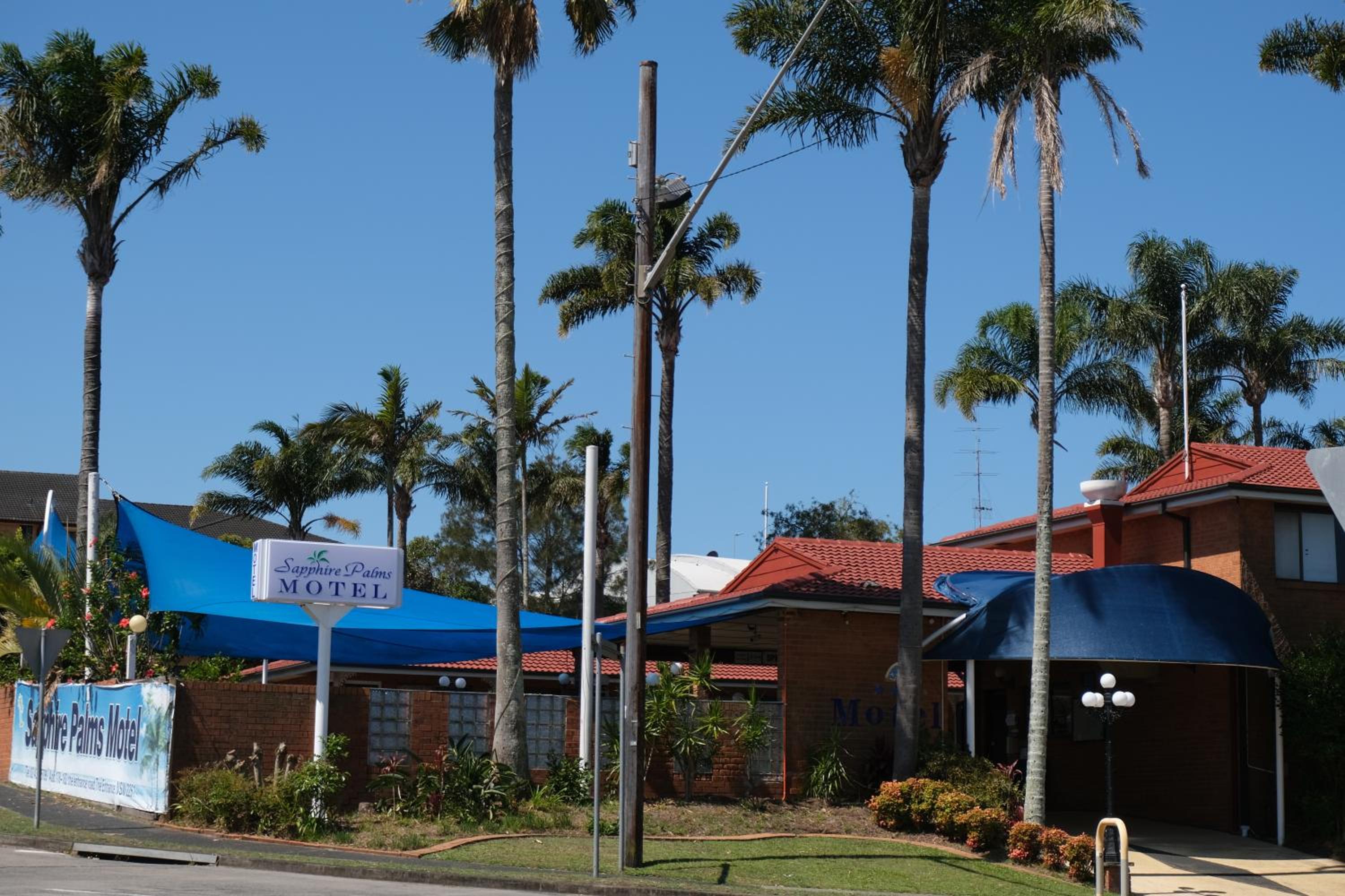 Sapphire Palms Motel