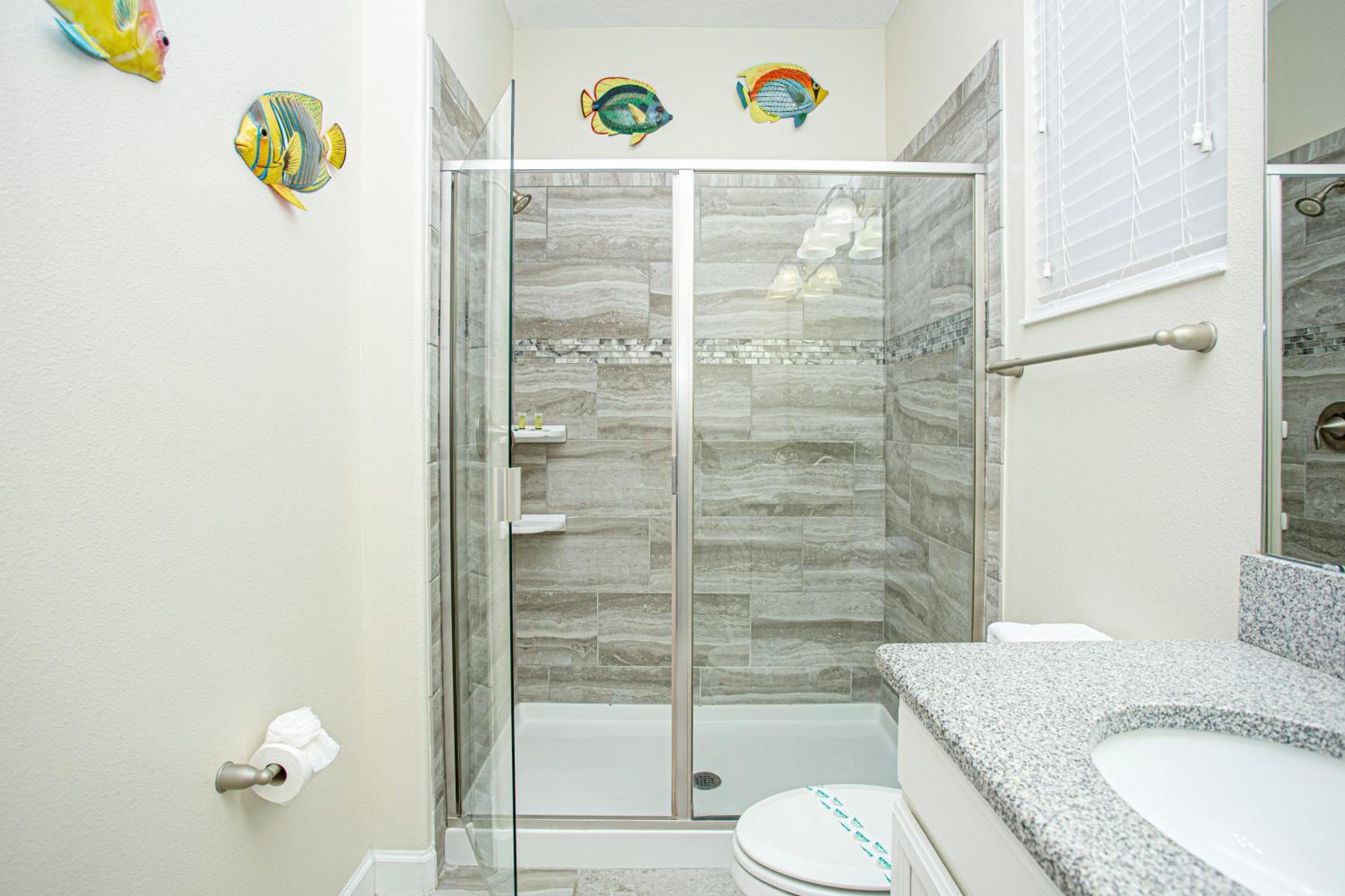 Gorgeous 5 Bd Single Family with Pool 5528 view 2