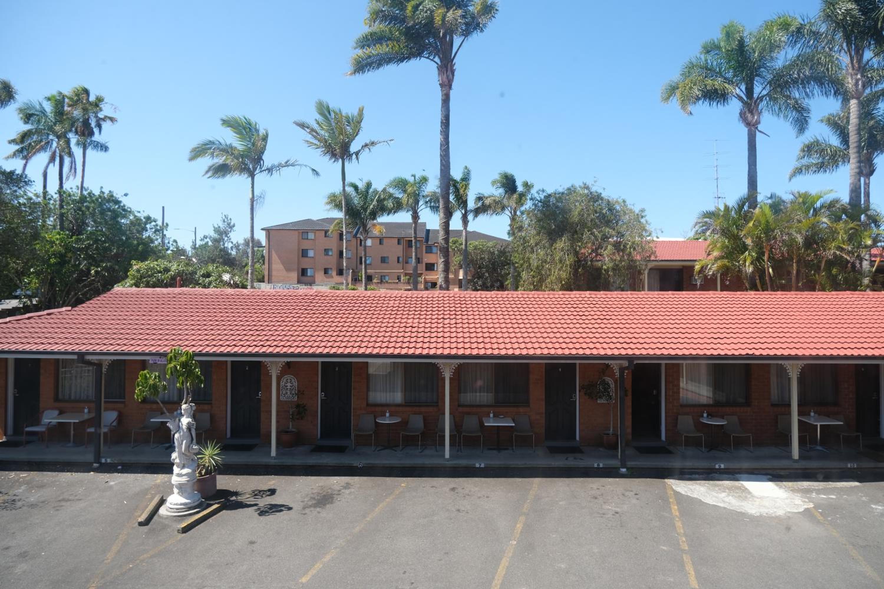 Sapphire Palms Motel