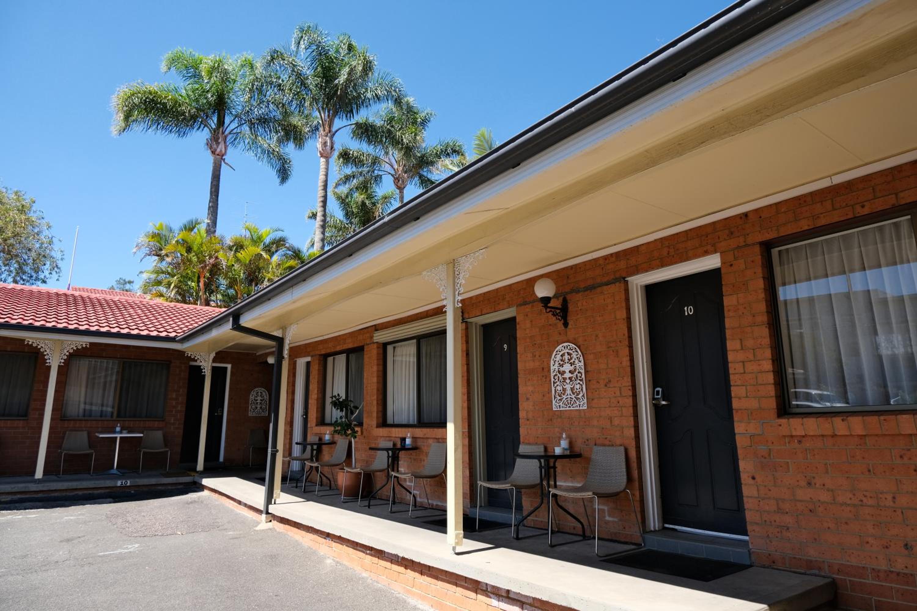 Sapphire Palms Motel