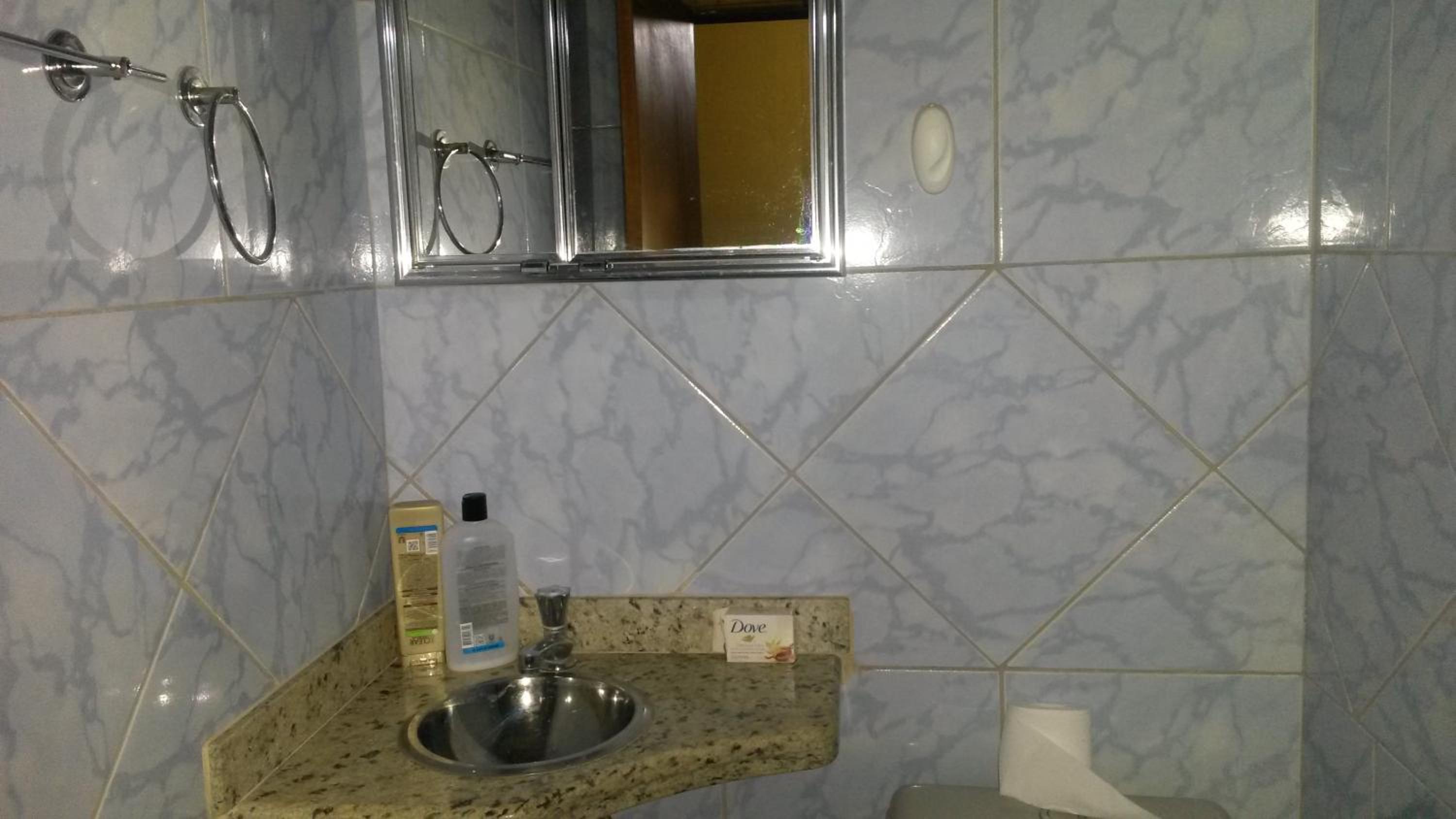 Sobrado Parque Mae Bonifacia 4 suites com ar e piscina