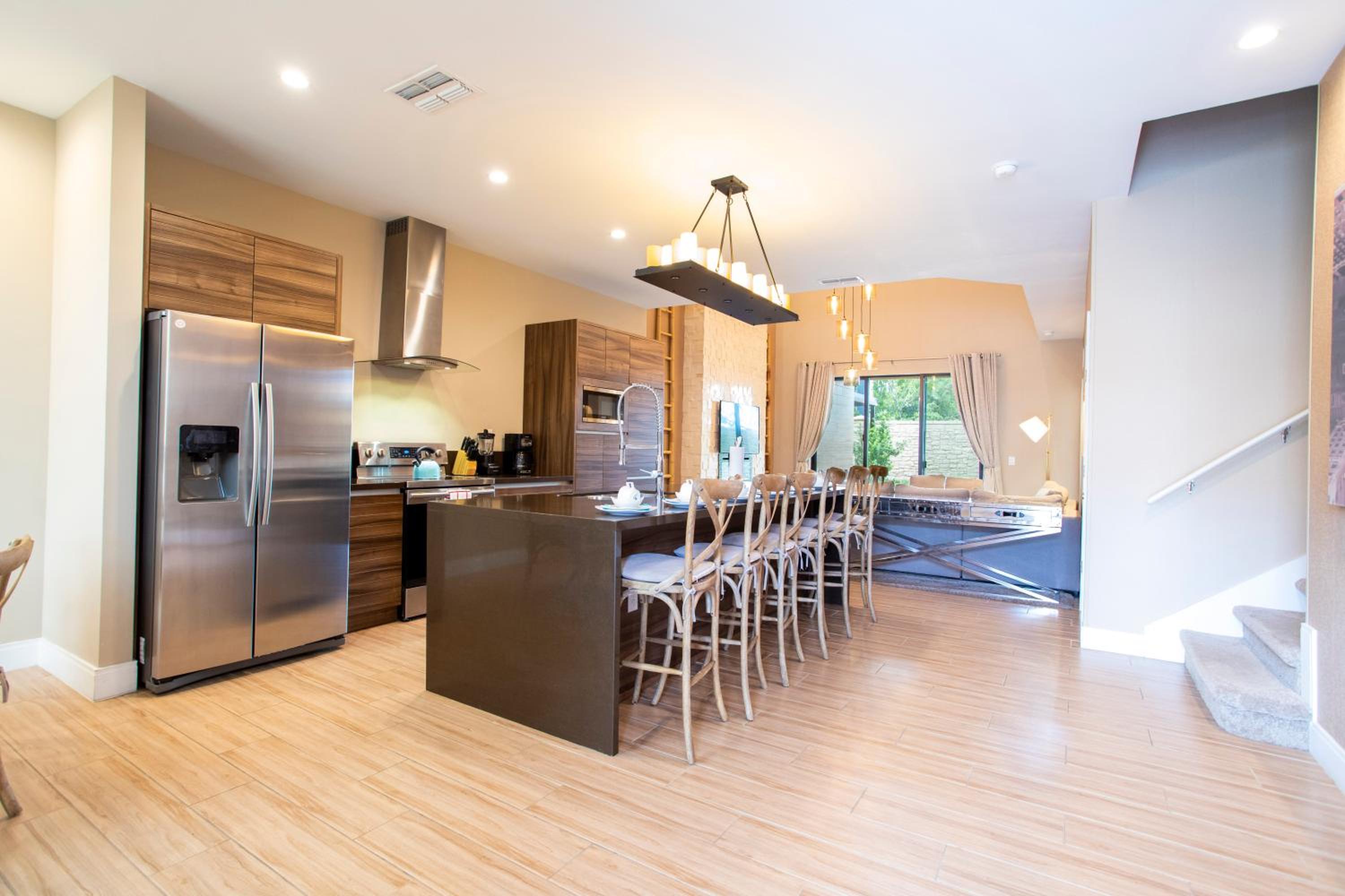 Luxury 4 Bedroom Home Close to Disney 7487
