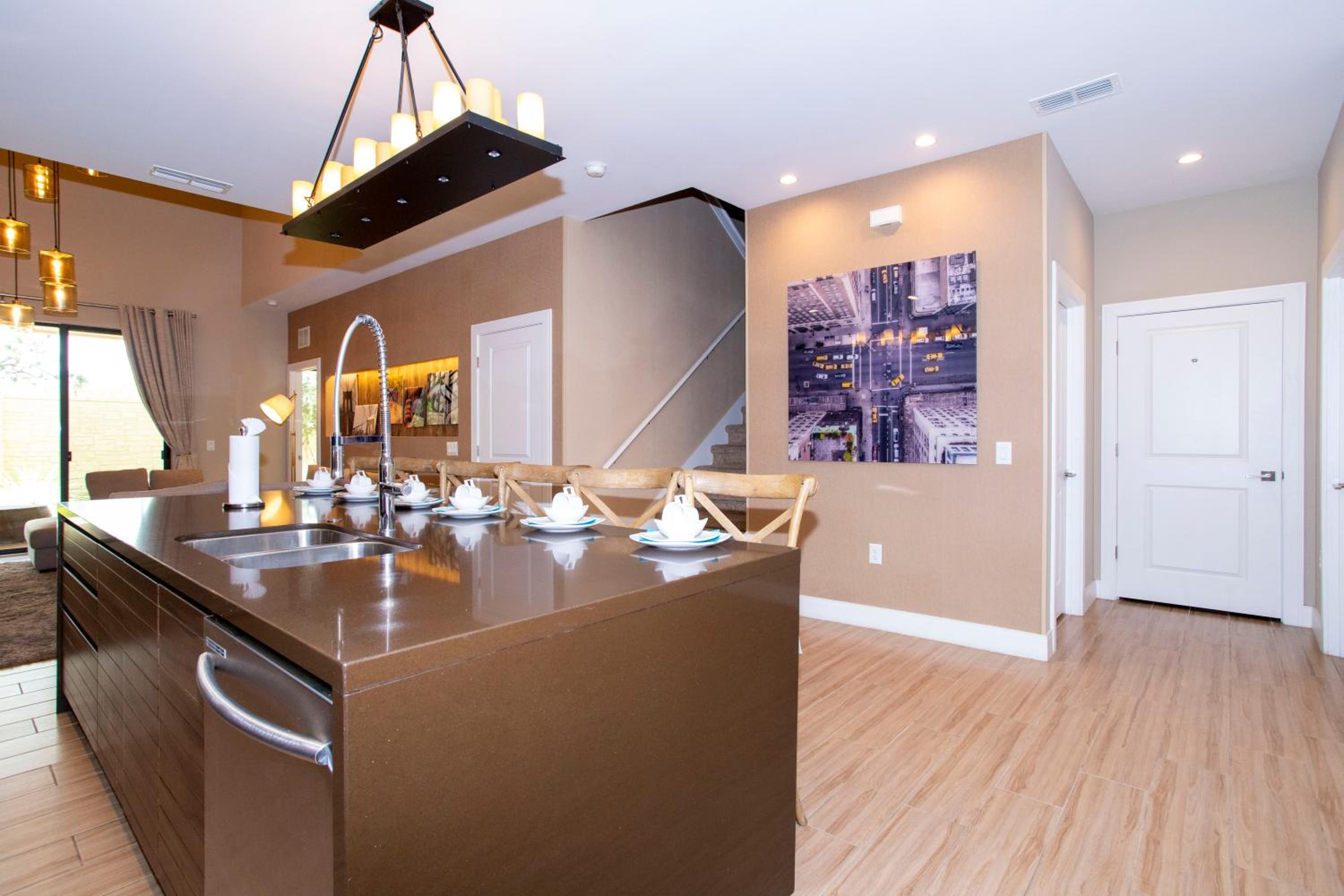 Luxury 4 Bedroom Home Close to Disney 7487