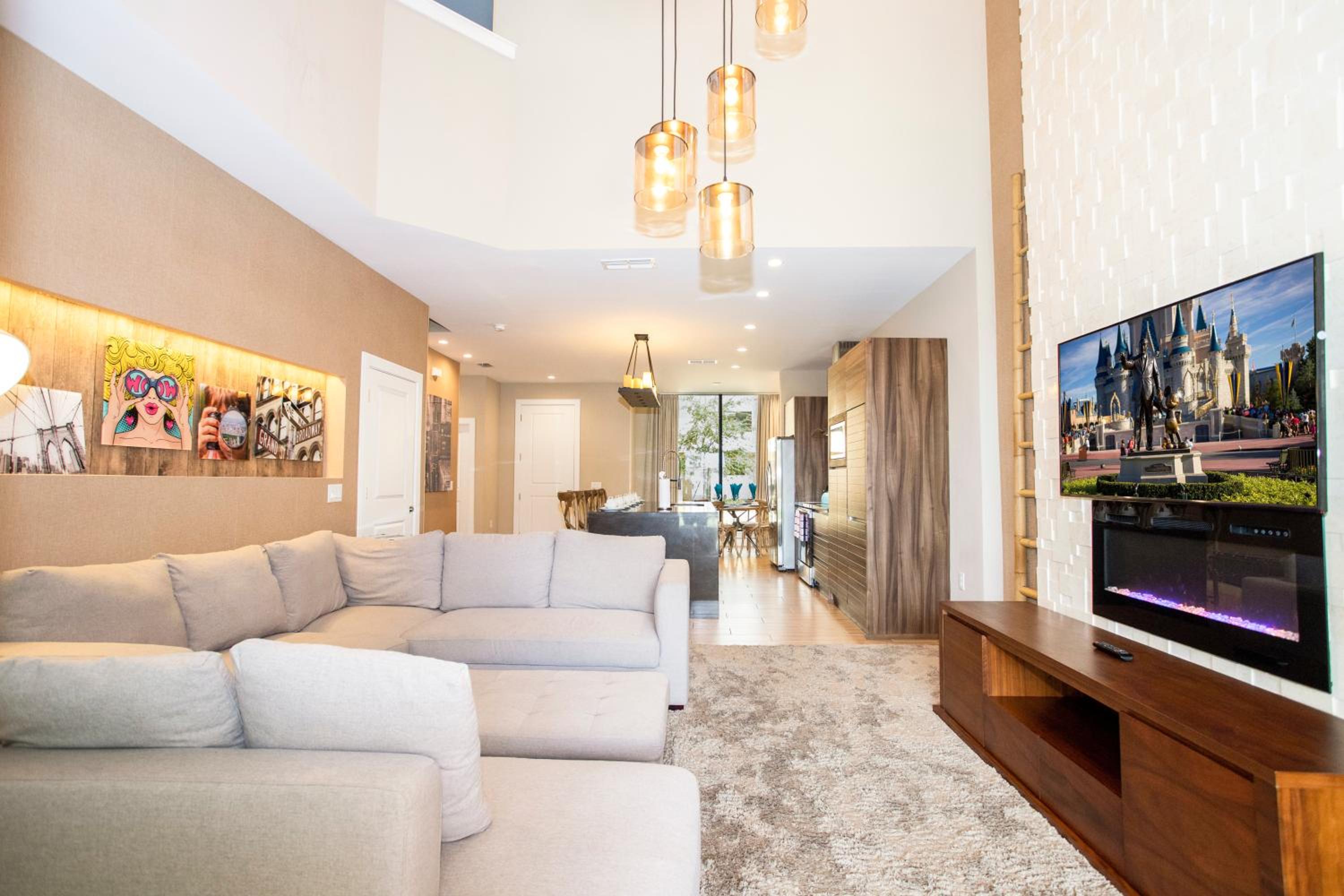 Luxury 4 Bedroom Home Close to Disney 7487