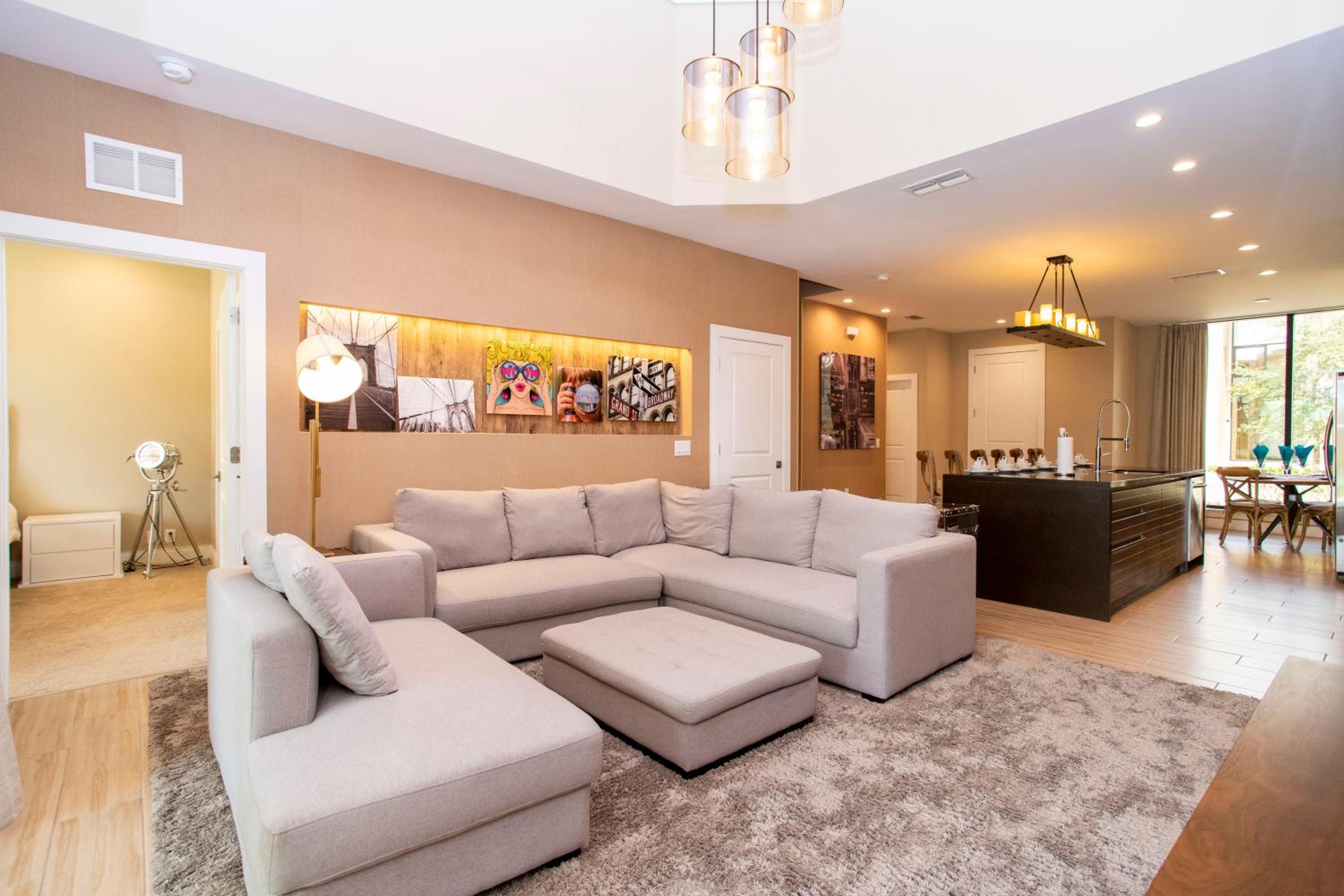 Luxury 4 Bedroom Home Close to Disney 7487