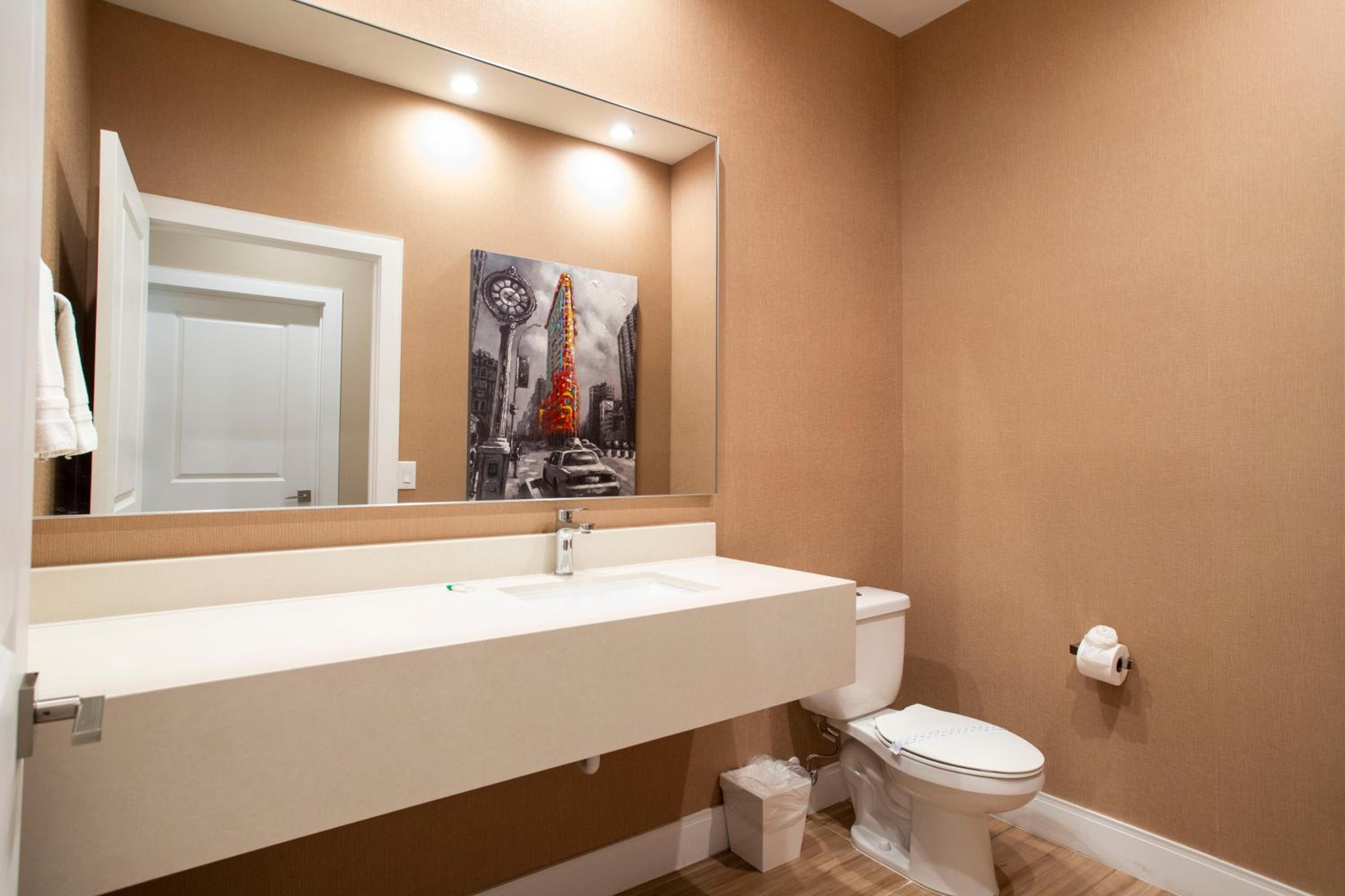 Luxury 4 Bedroom Home Close to Disney 7487