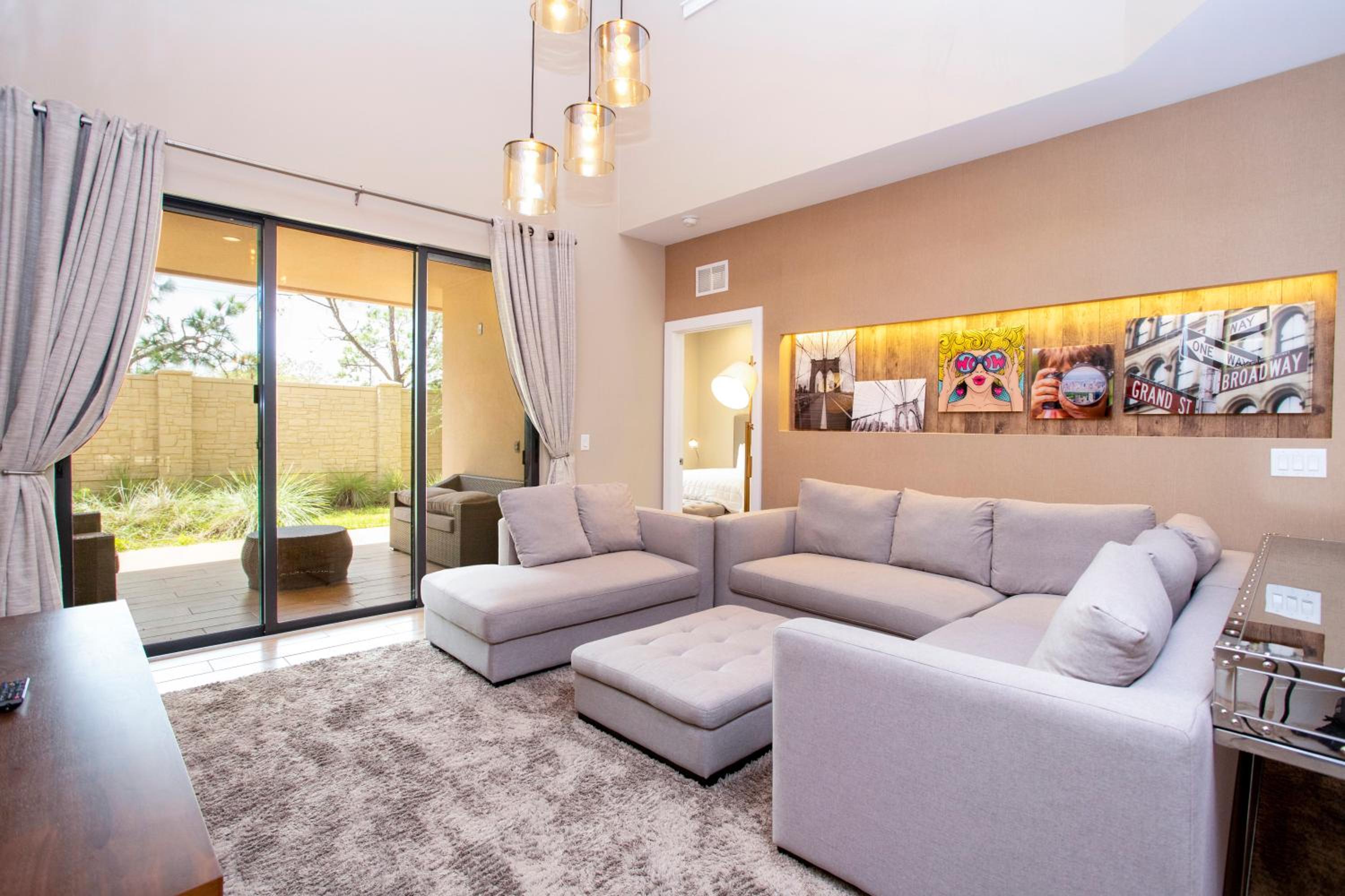 Luxury 4 Bedroom Home Close to Disney 7487