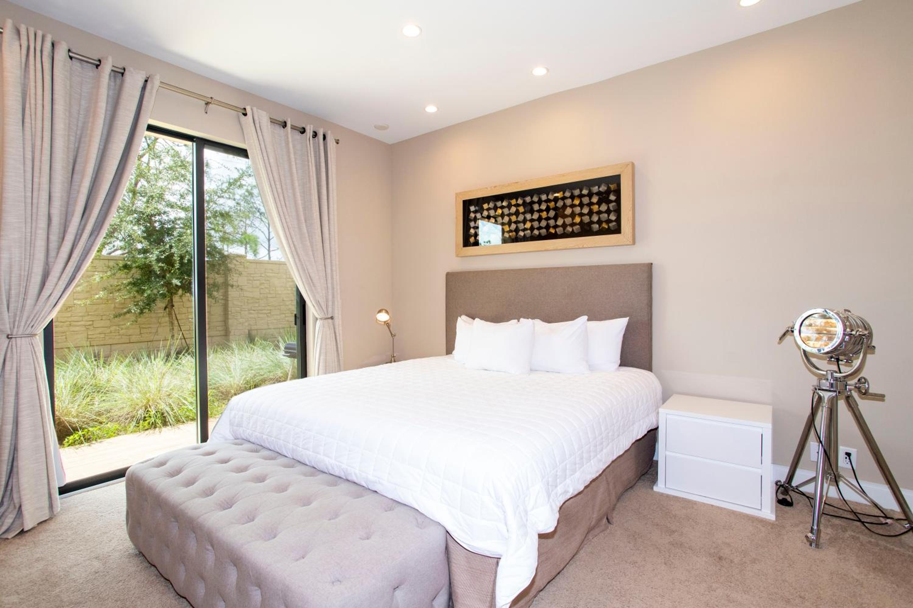 Luxury 4 Bedroom Home Close to Disney 7487