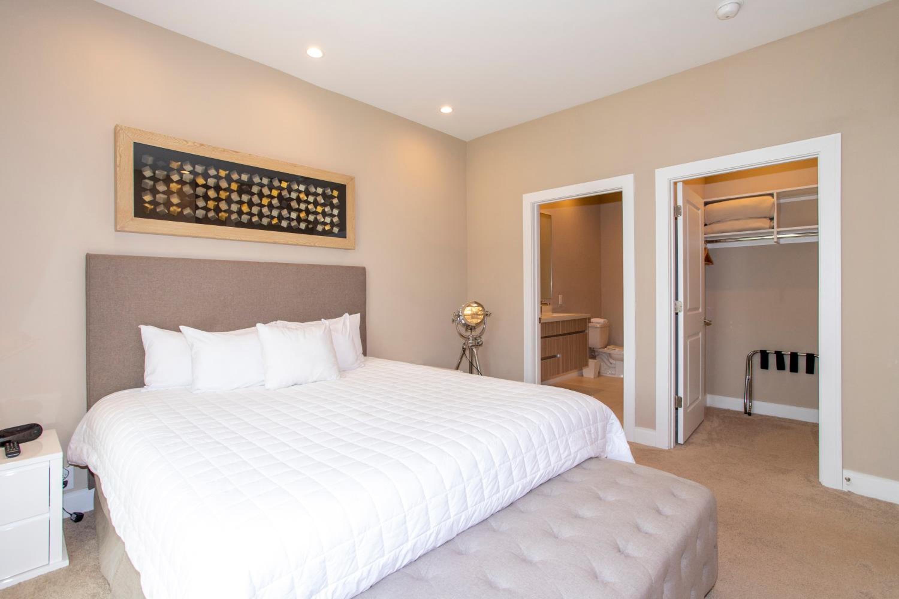 Luxury 4 Bedroom Home Close to Disney 7487