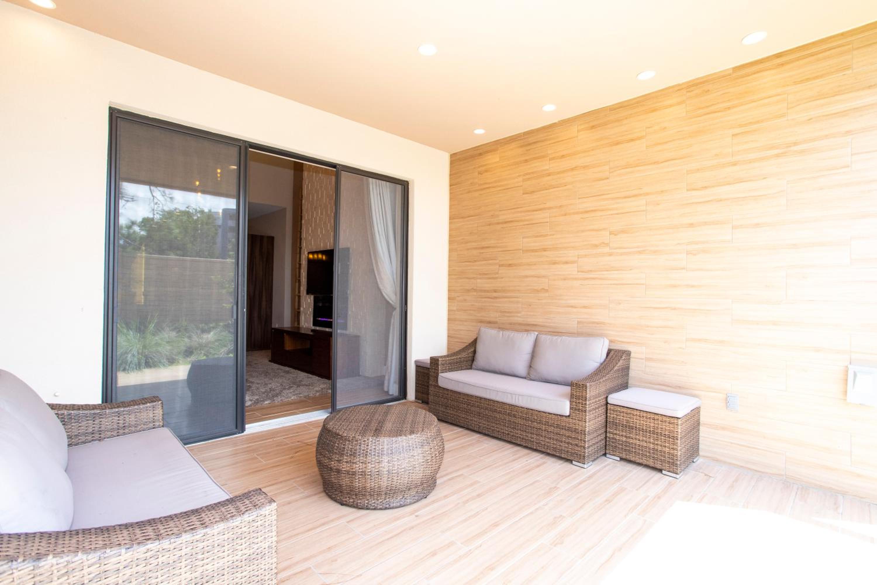 Luxury 4 Bedroom Home Close to Disney 7487