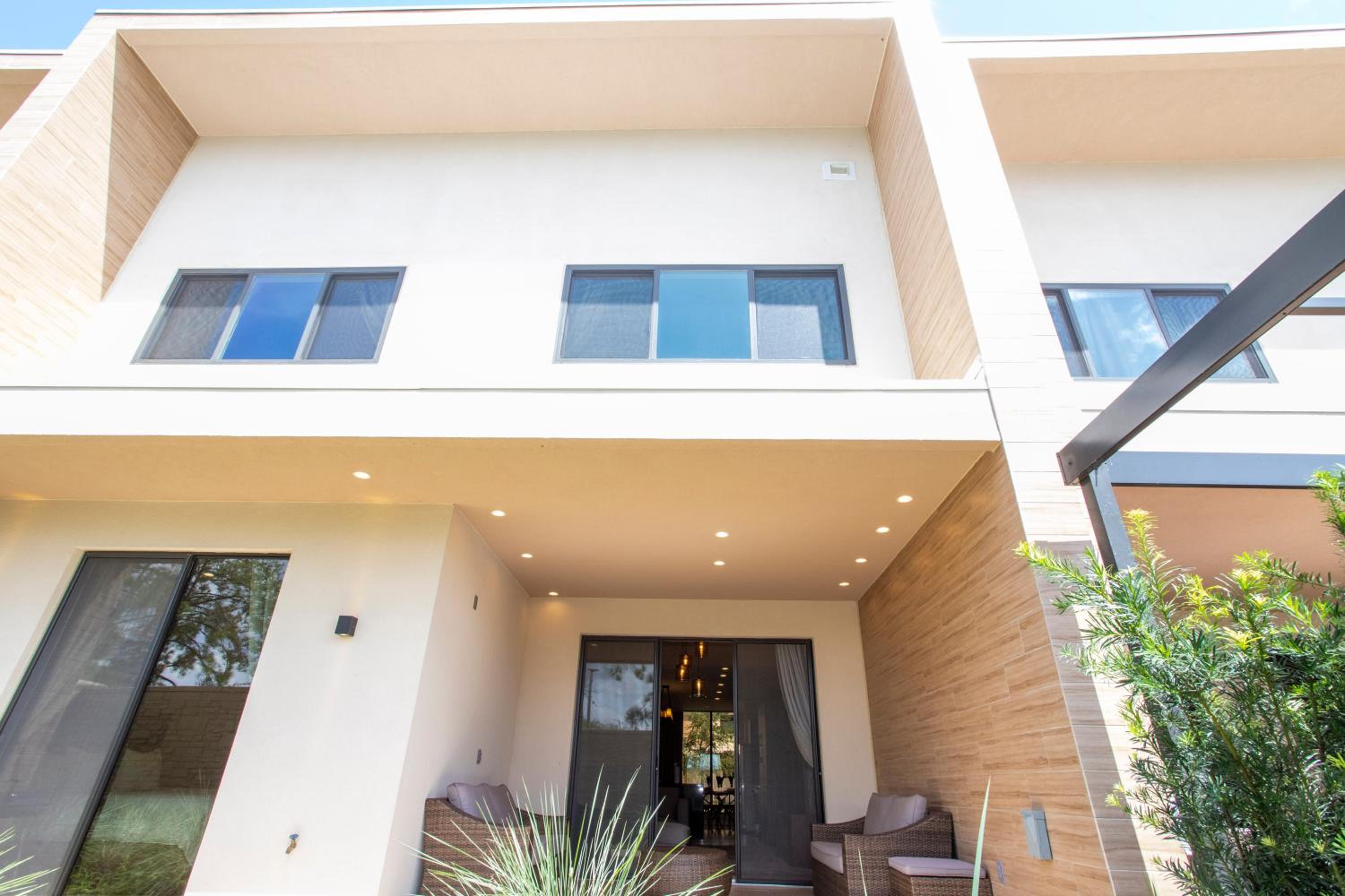 Luxury 4 Bedroom Home Close to Disney 7487