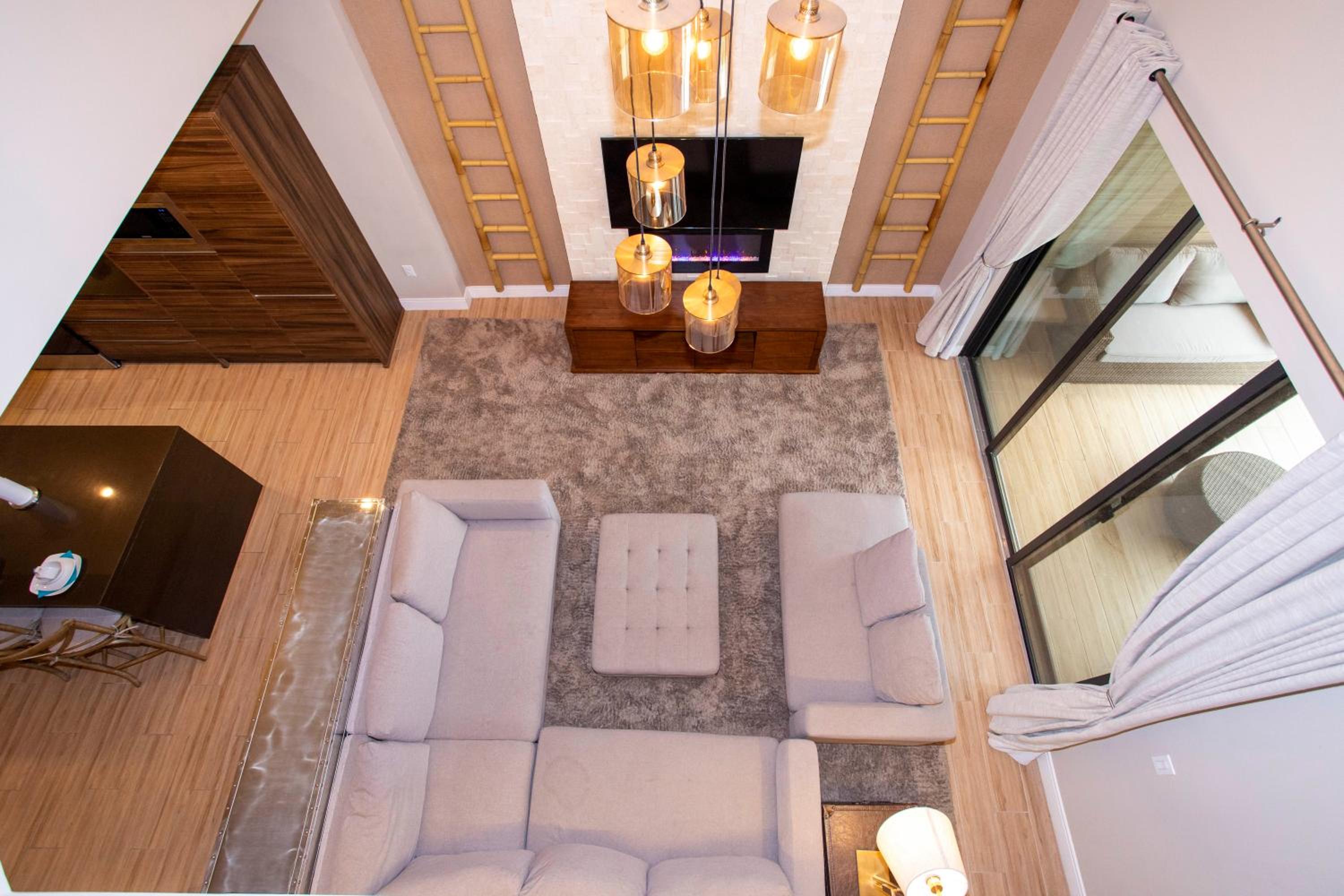 Luxury 4 Bedroom Home Close to Disney 7487