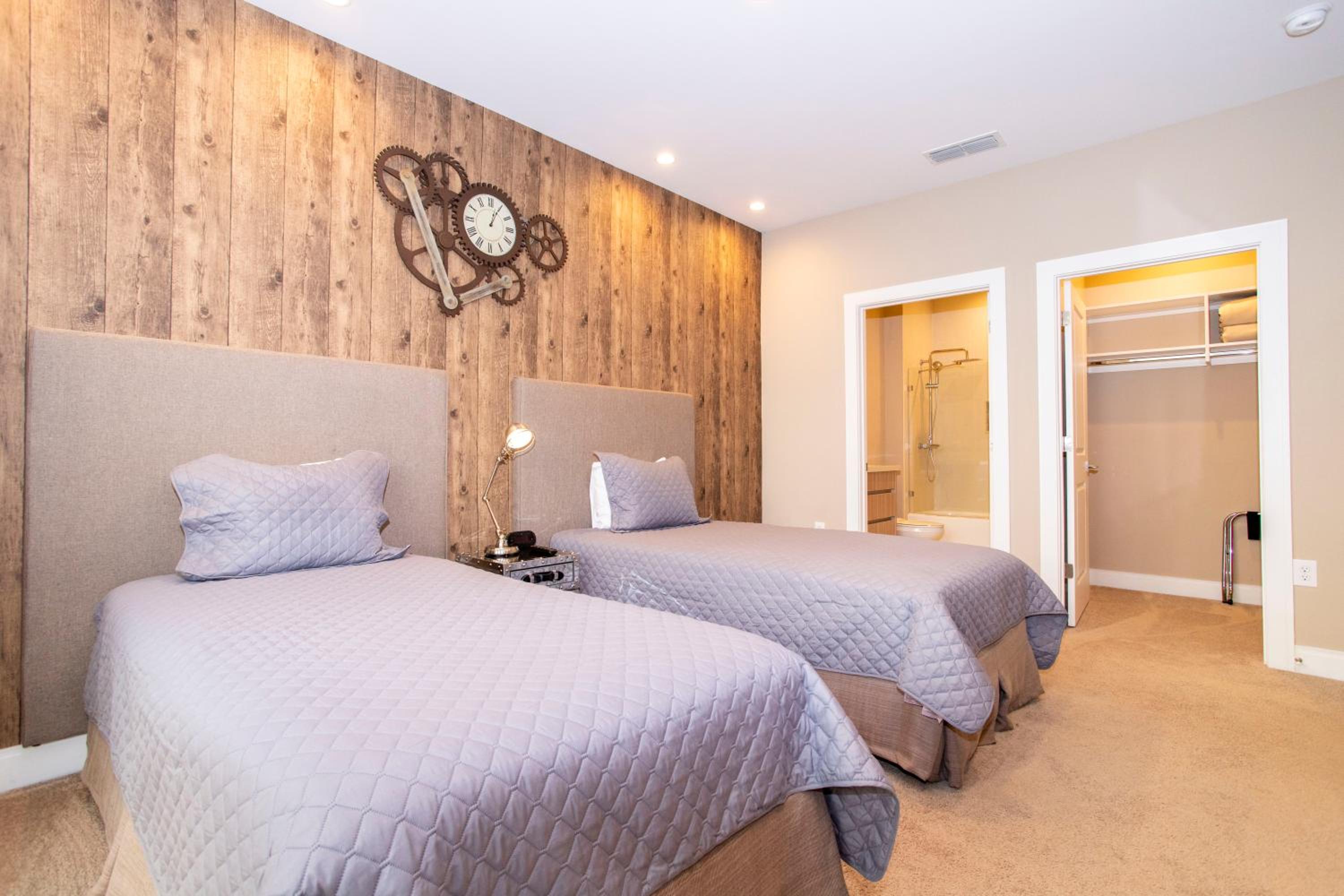 Luxury 4 Bedroom Home Close to Disney 7487