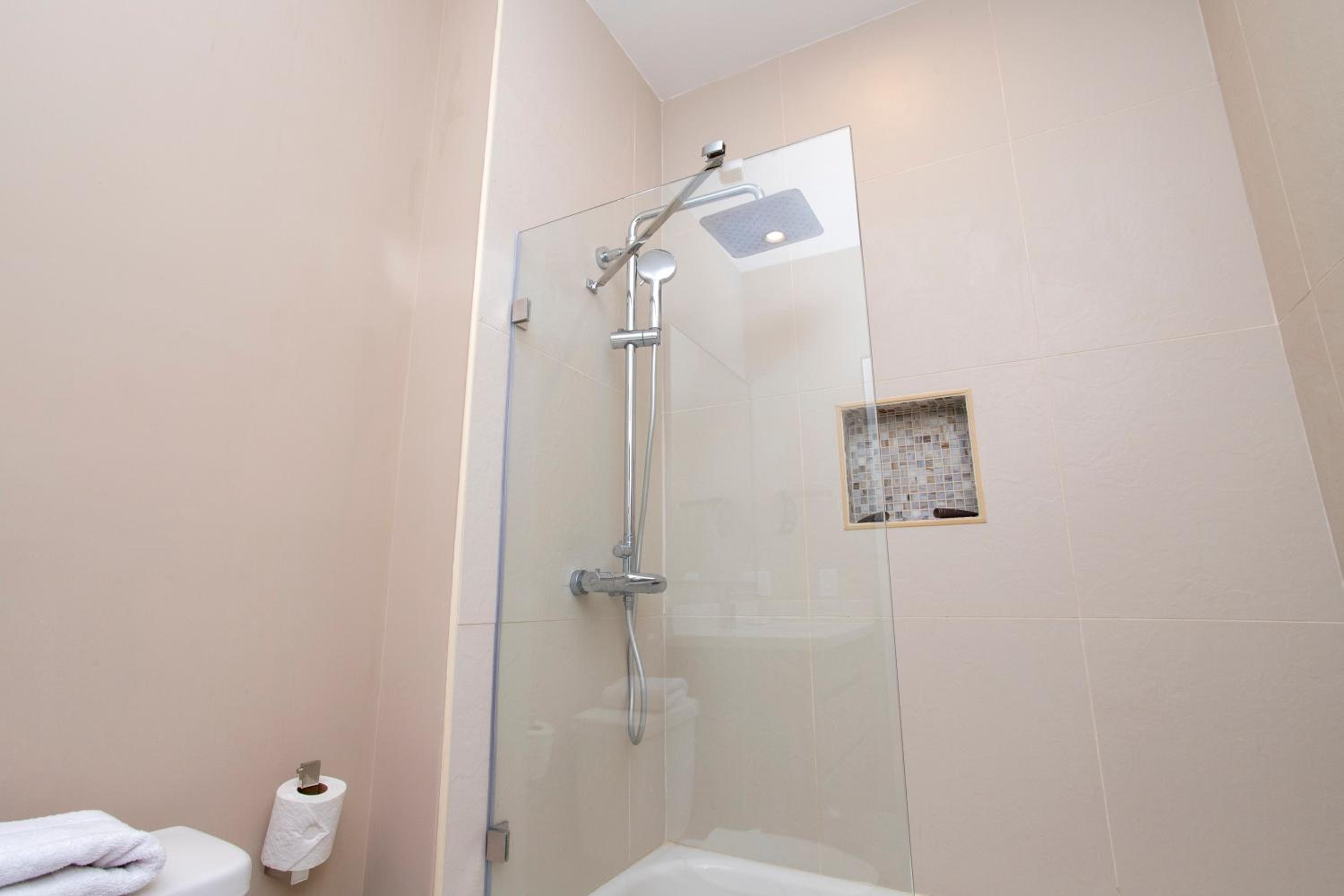 Luxury 4 Bedroom Home Close to Disney 7487