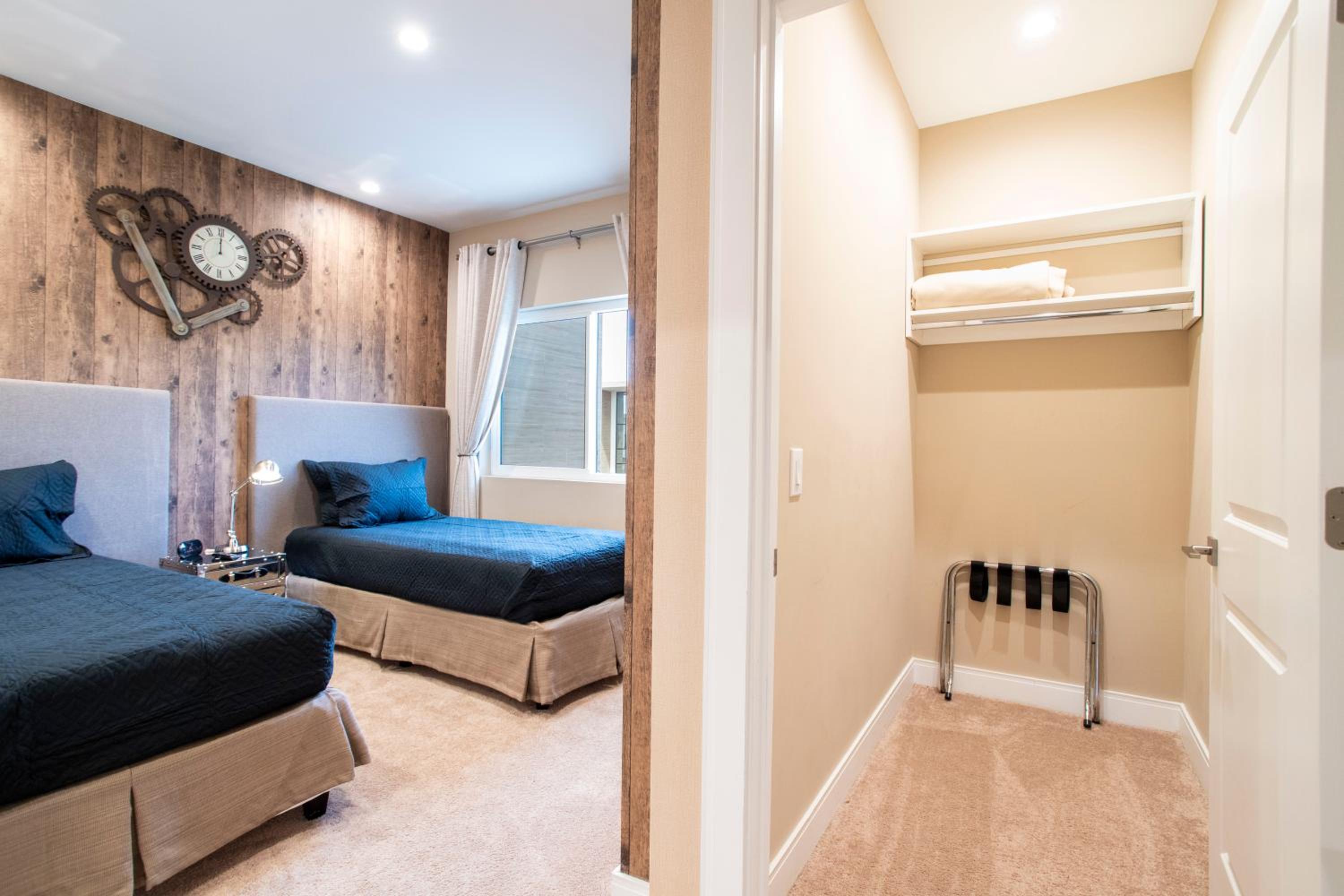 Luxury 4 Bedroom Home Close to Disney 7487