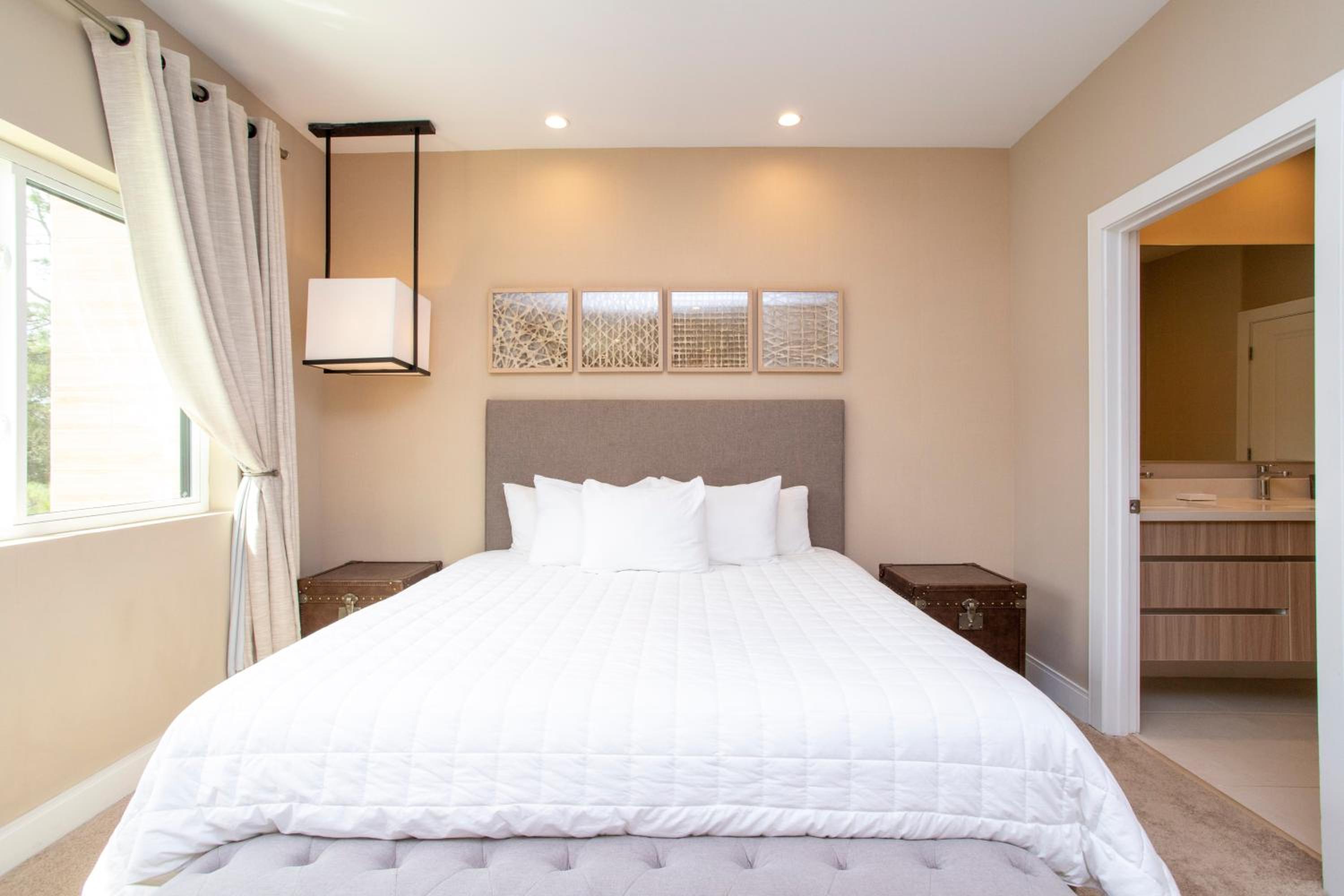 Luxury 4 Bedroom Home Close to Disney 7487