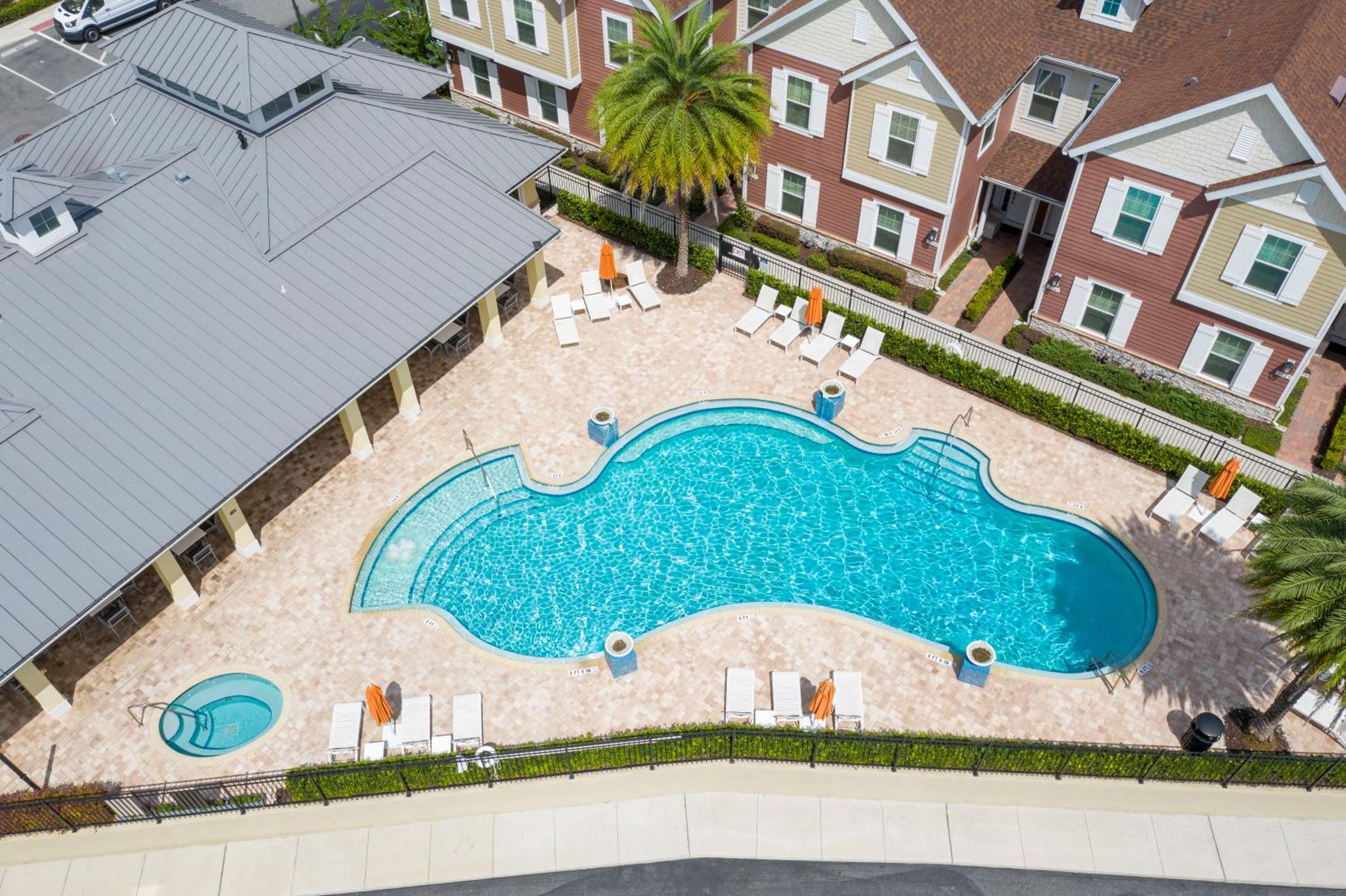 Gorgeous 4 Bedroom Family Friendly Close to Disney 7573