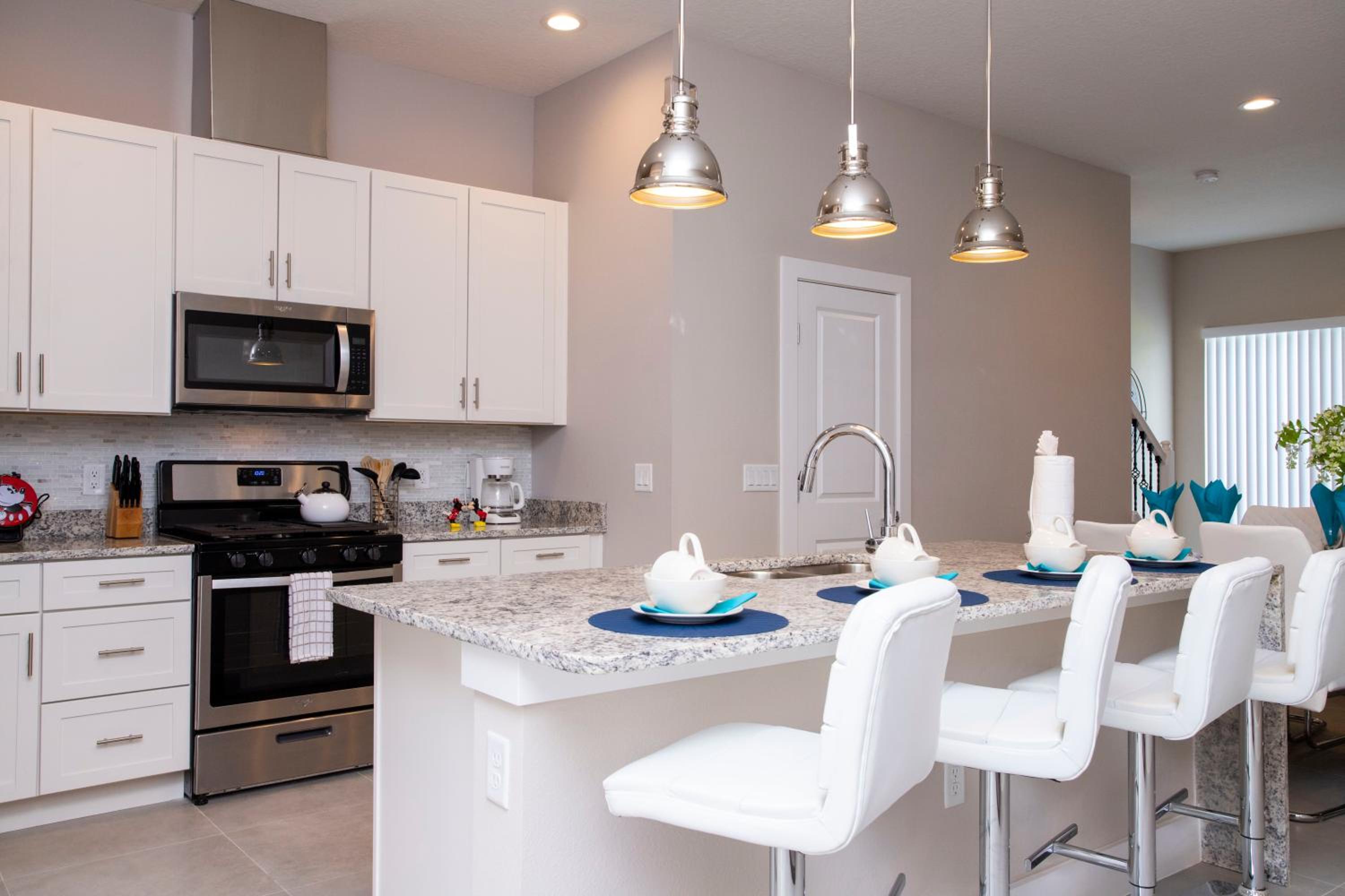 Gorgeous 4 Bedroom Family Friendly Close to Disney 7573