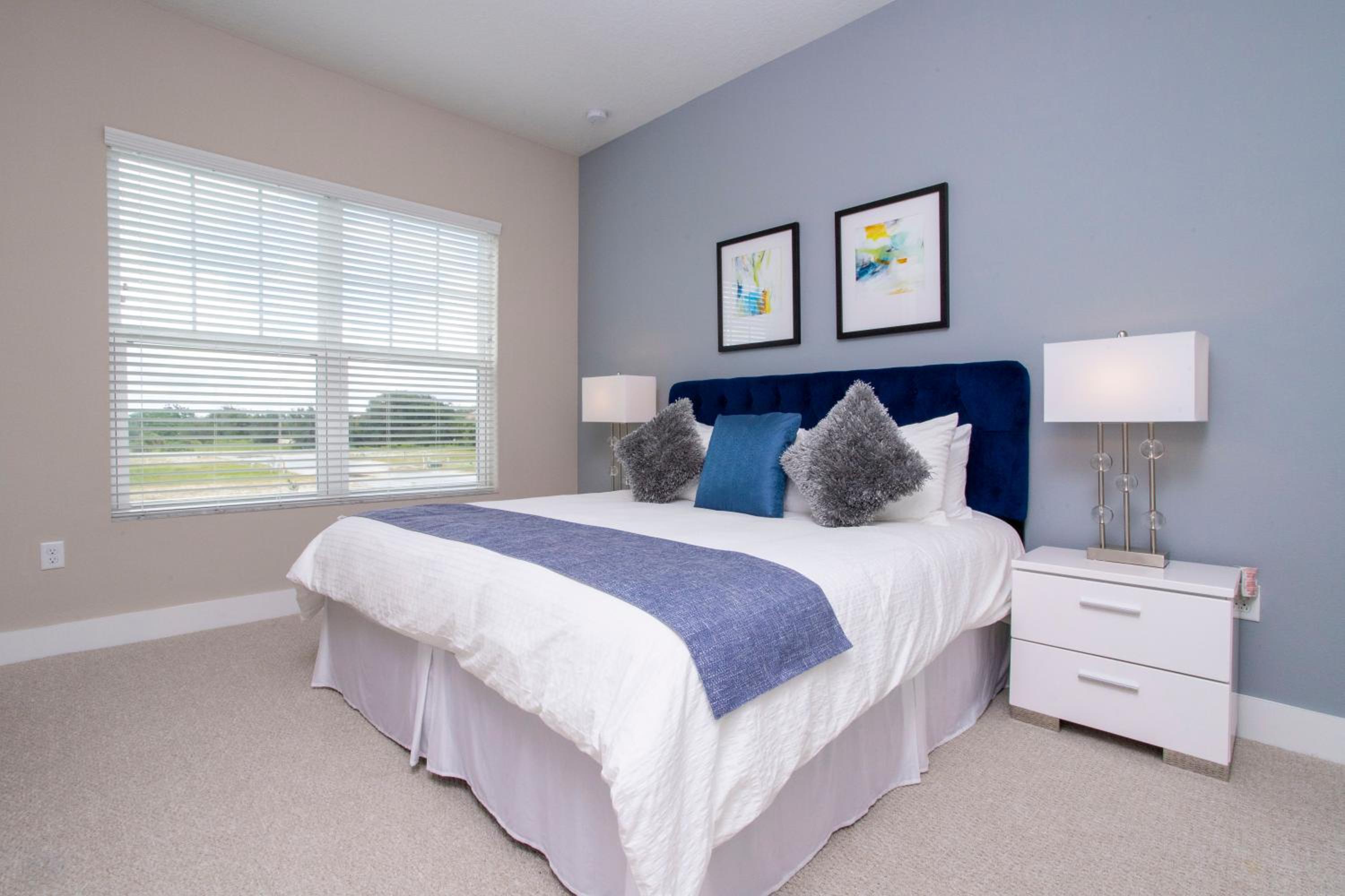 Gorgeous 4 Bedroom Family Friendly Close to Disney 7573
